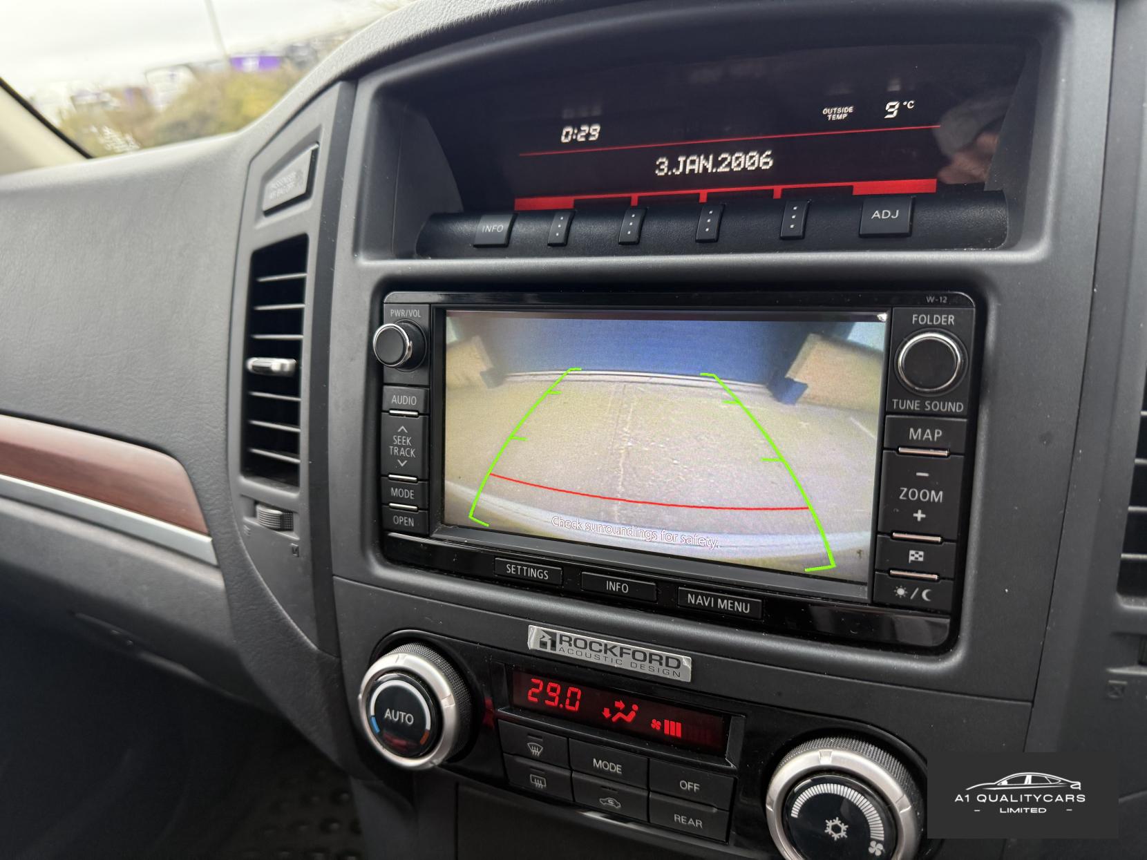 Mitsubishi Shogun 3.2 DI-DC SG4 SUV 5dr Diesel Auto 4WD Euro 5 LWB (197 ps)