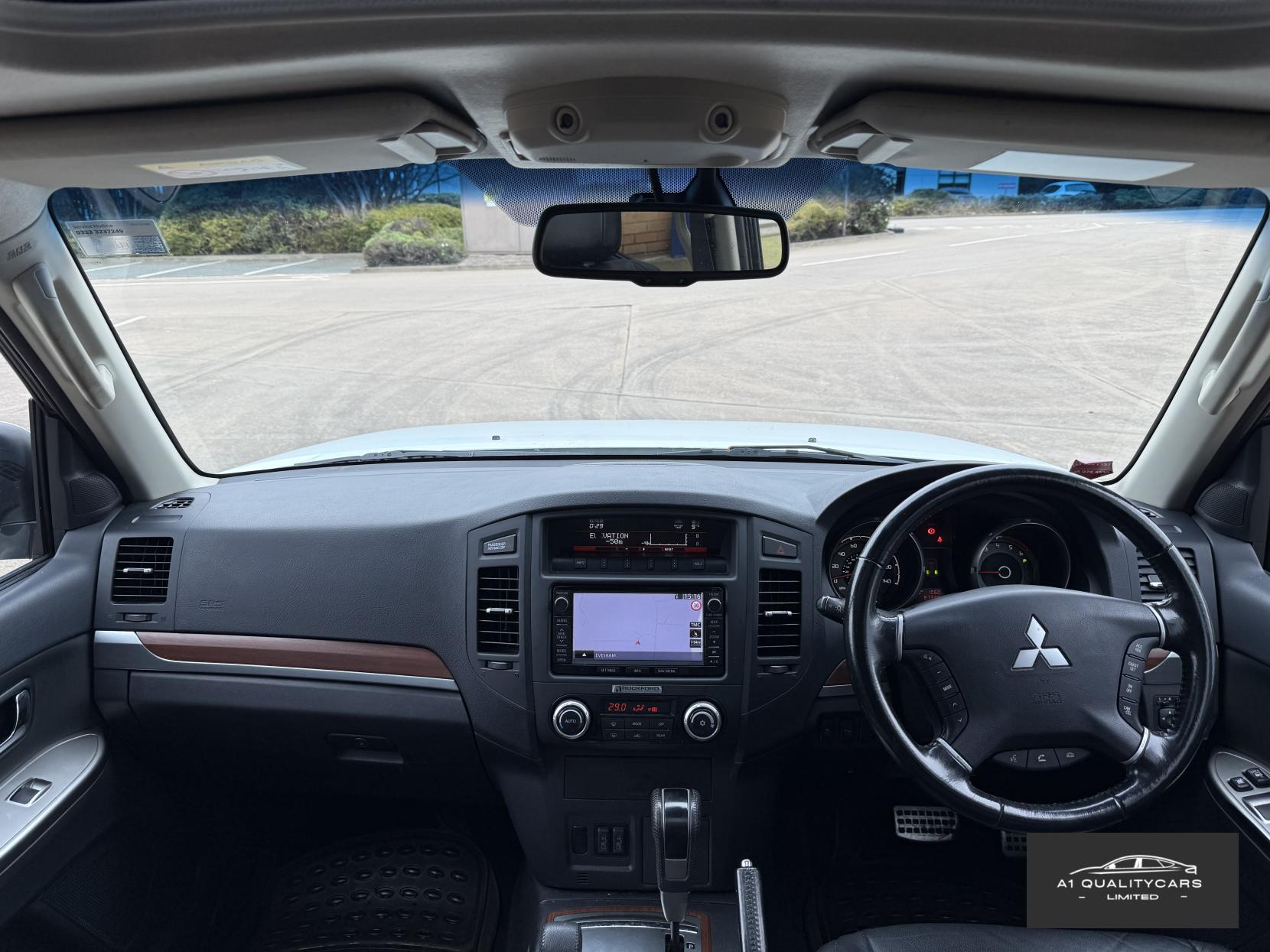 Mitsubishi Shogun 3.2 DI-DC SG4 SUV 5dr Diesel Auto 4WD Euro 5 LWB (197 ps)