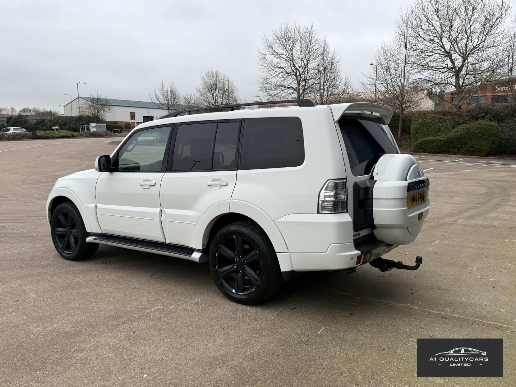 Mitsubishi Shogun 3.2 DI-DC SG4 SUV 5dr Diesel Auto 4WD Euro 5 LWB (197 ps)