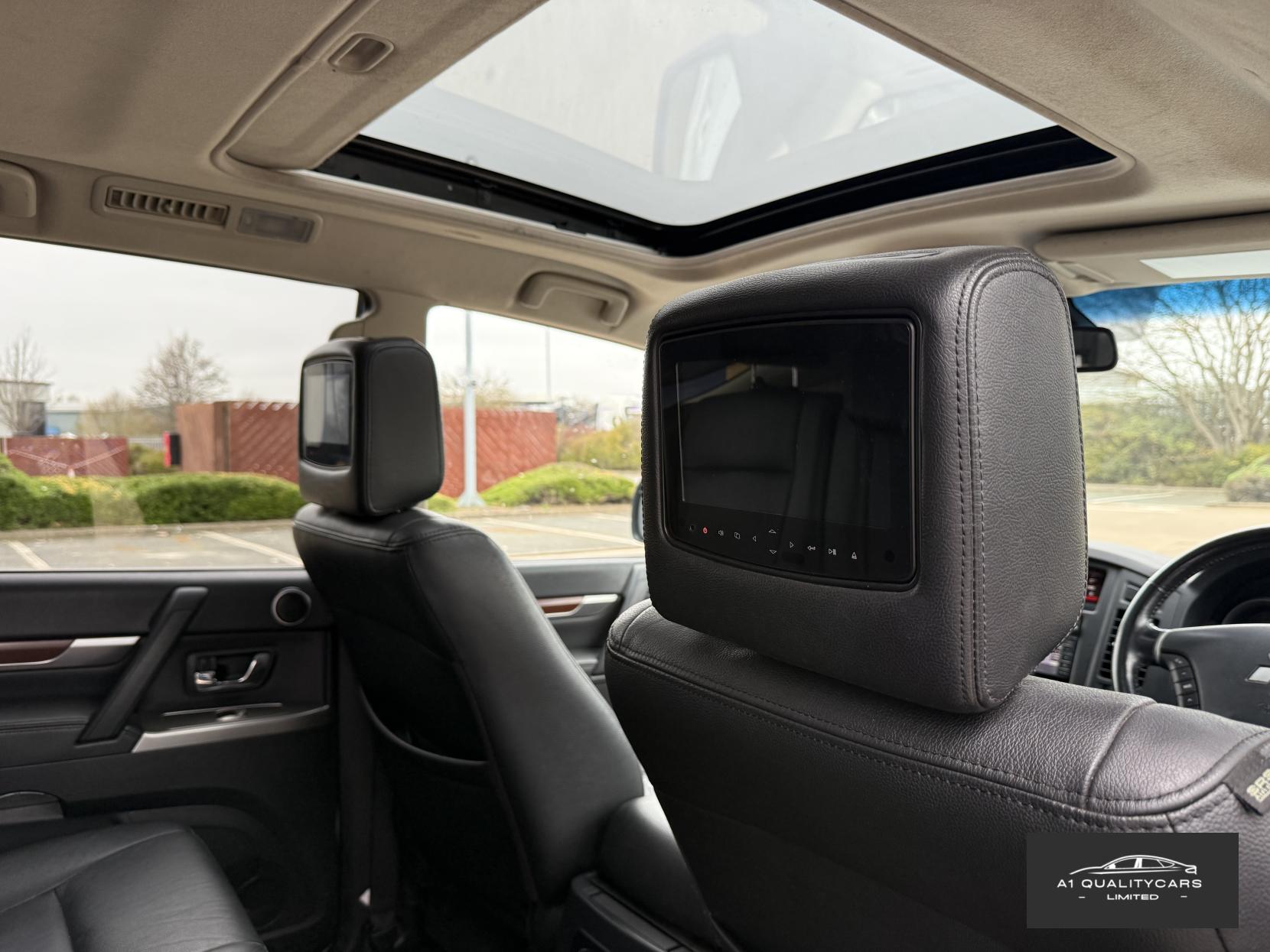 Mitsubishi Shogun 3.2 DI-DC SG4 SUV 5dr Diesel Auto 4WD Euro 5 LWB (197 ps)