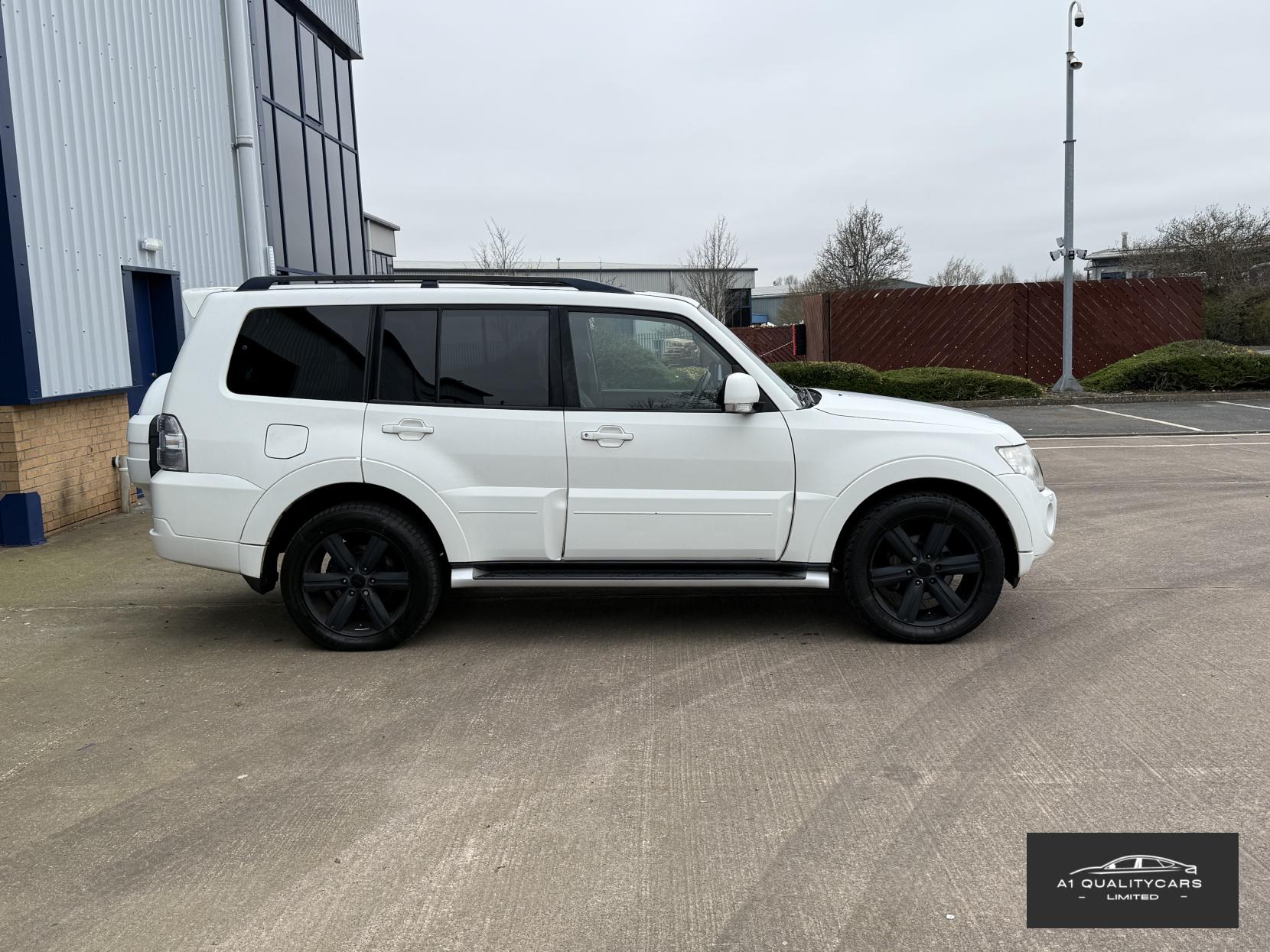 Mitsubishi Shogun 3.2 DI-DC SG4 SUV 5dr Diesel Auto 4WD Euro 5 LWB (197 ps)