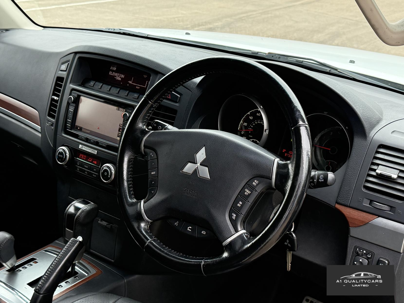 Mitsubishi Shogun 3.2 DI-DC SG4 SUV 5dr Diesel Auto 4WD Euro 5 LWB (197 ps)