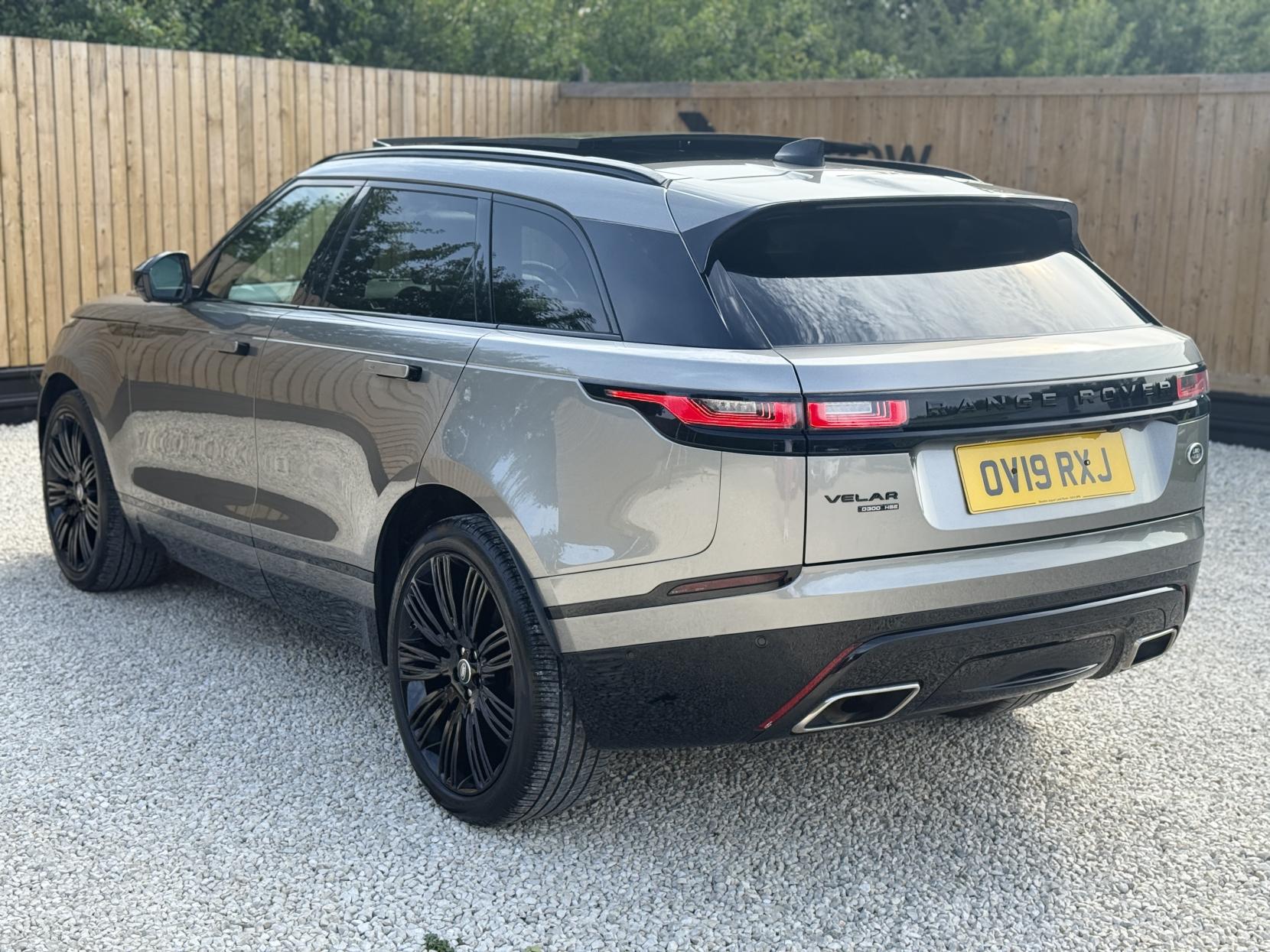 Land Rover Range Rover Velar 3.0 D300 R-Dynamic HSE SUV 5dr Diesel Auto 4WD Euro 6 (s/s) (300 ps)