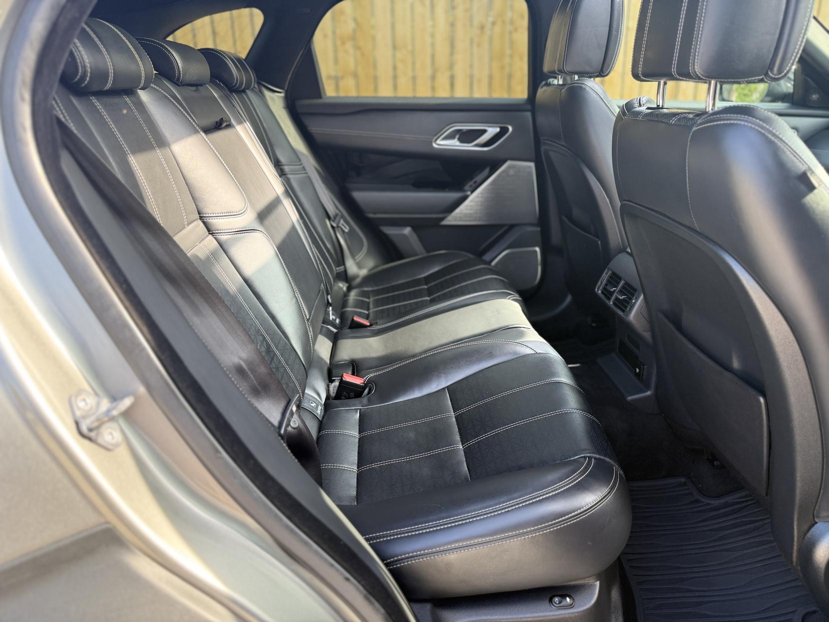 Land Rover Range Rover Velar 3.0 D300 R-Dynamic HSE SUV 5dr Diesel Auto 4WD Euro 6 (s/s) (300 ps)