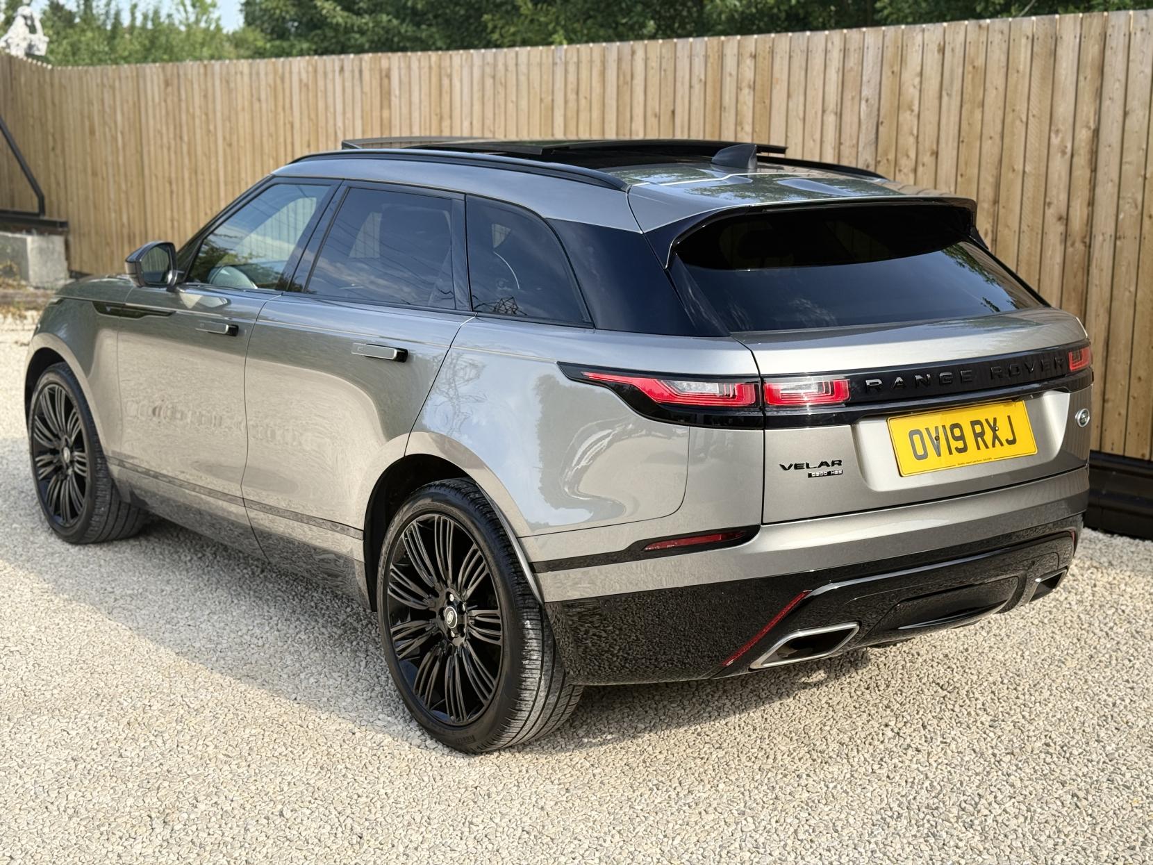 Land Rover Range Rover Velar 3.0 D300 R-Dynamic HSE SUV 5dr Diesel Auto 4WD Euro 6 (s/s) (300 ps)