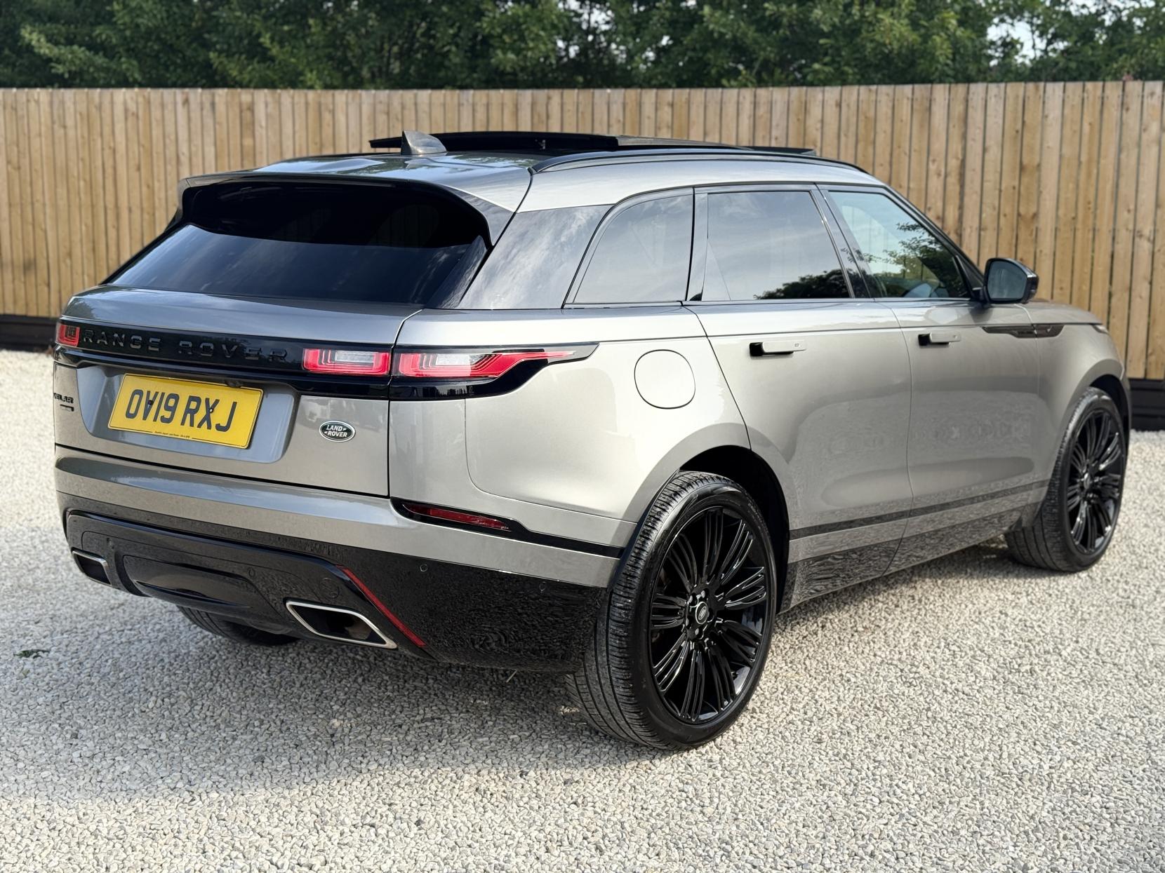 Land Rover Range Rover Velar 3.0 D300 R-Dynamic HSE SUV 5dr Diesel Auto 4WD Euro 6 (s/s) (300 ps)
