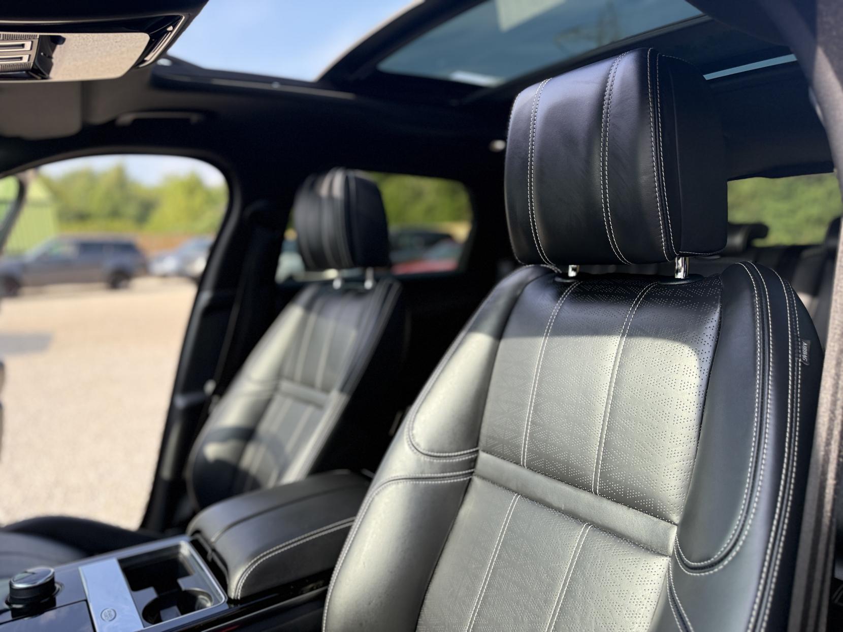 Land Rover Range Rover Velar 3.0 D300 R-Dynamic HSE SUV 5dr Diesel Auto 4WD Euro 6 (s/s) (300 ps)