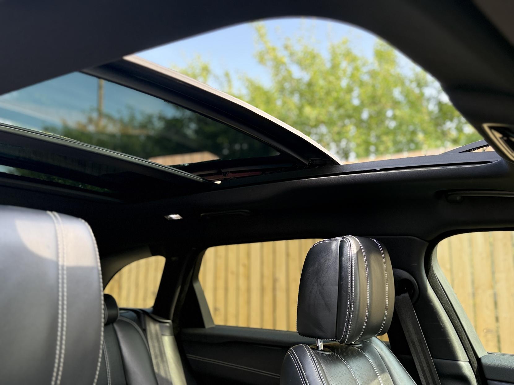 Land Rover Range Rover Velar 3.0 D300 R-Dynamic HSE SUV 5dr Diesel Auto 4WD Euro 6 (s/s) (300 ps)