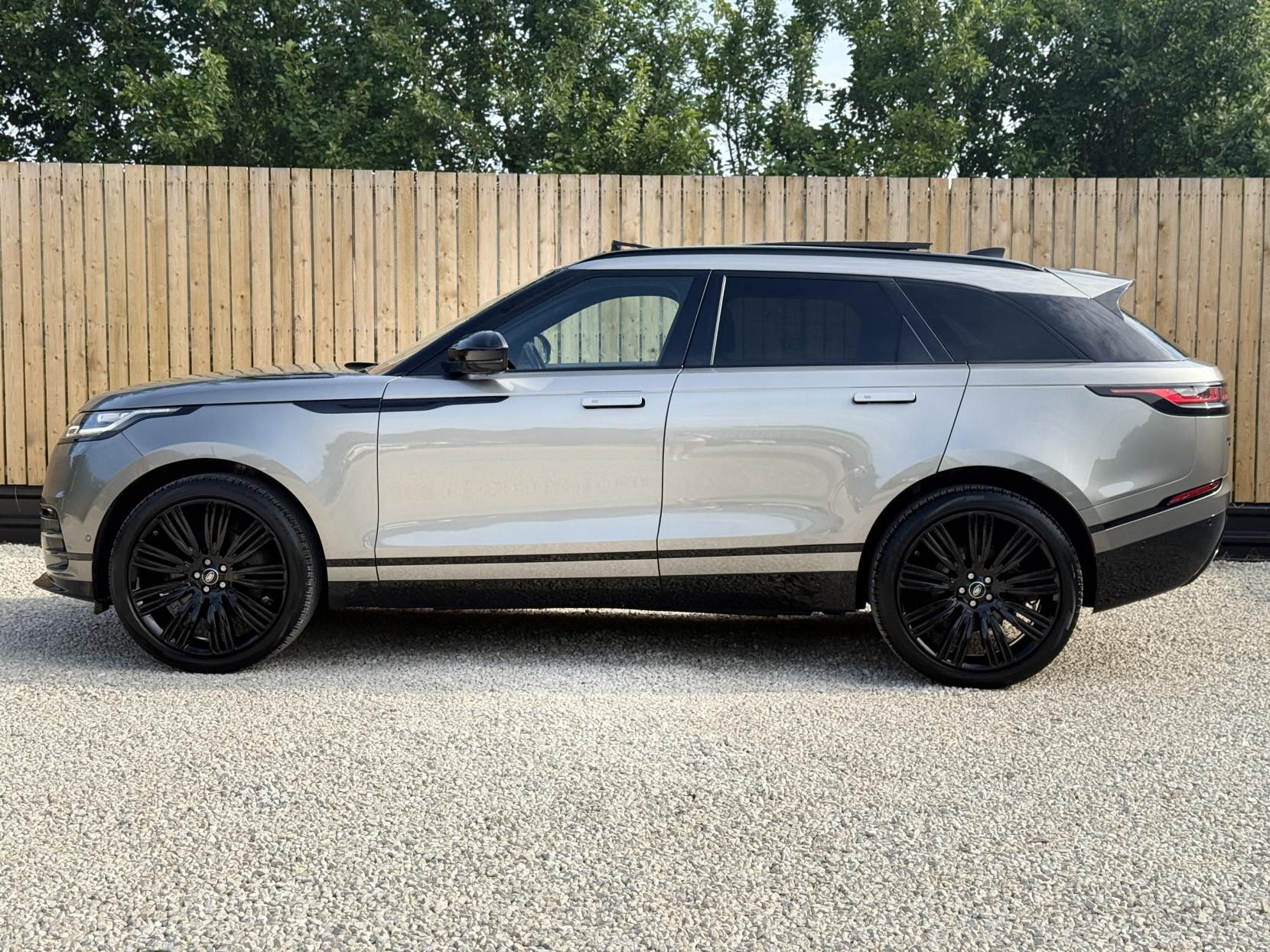 Land Rover Range Rover Velar 3.0 D300 R-Dynamic HSE SUV 5dr Diesel Auto 4WD Euro 6 (s/s) (300 ps)