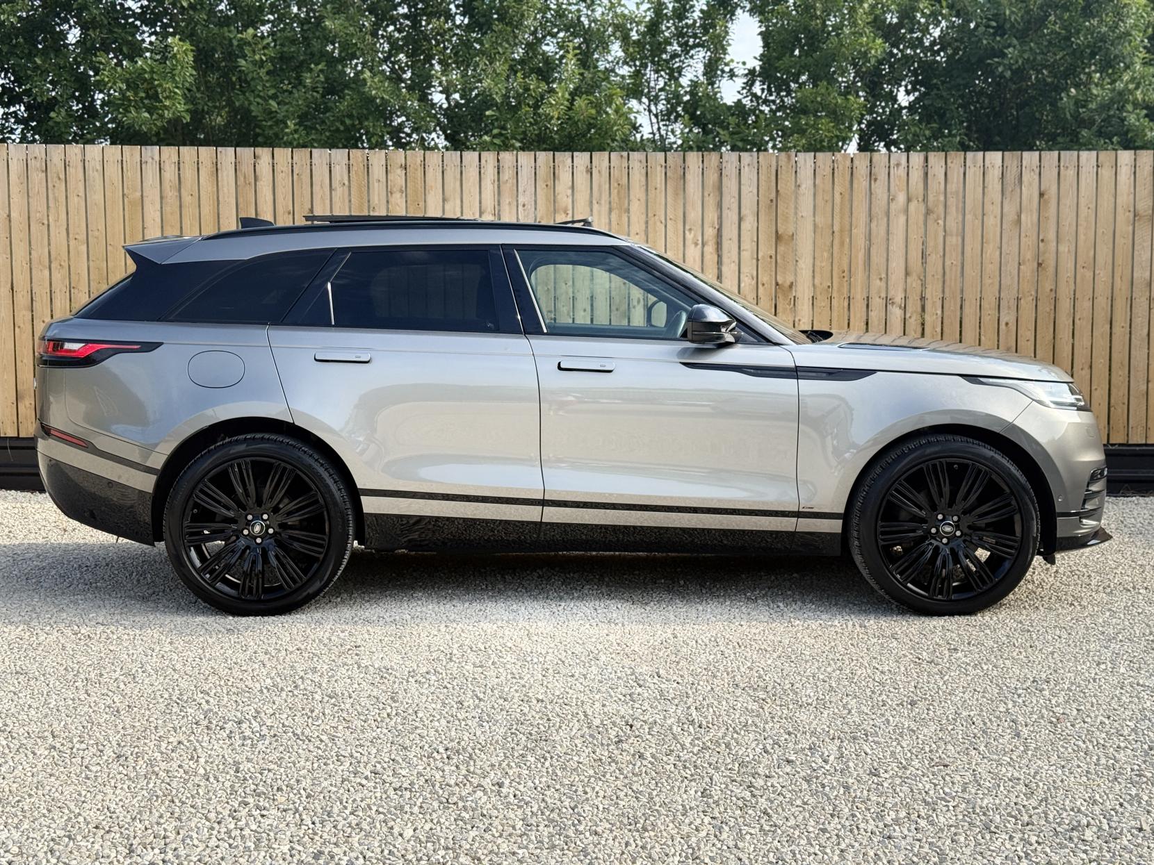 Land Rover Range Rover Velar 3.0 D300 R-Dynamic HSE SUV 5dr Diesel Auto 4WD Euro 6 (s/s) (300 ps)