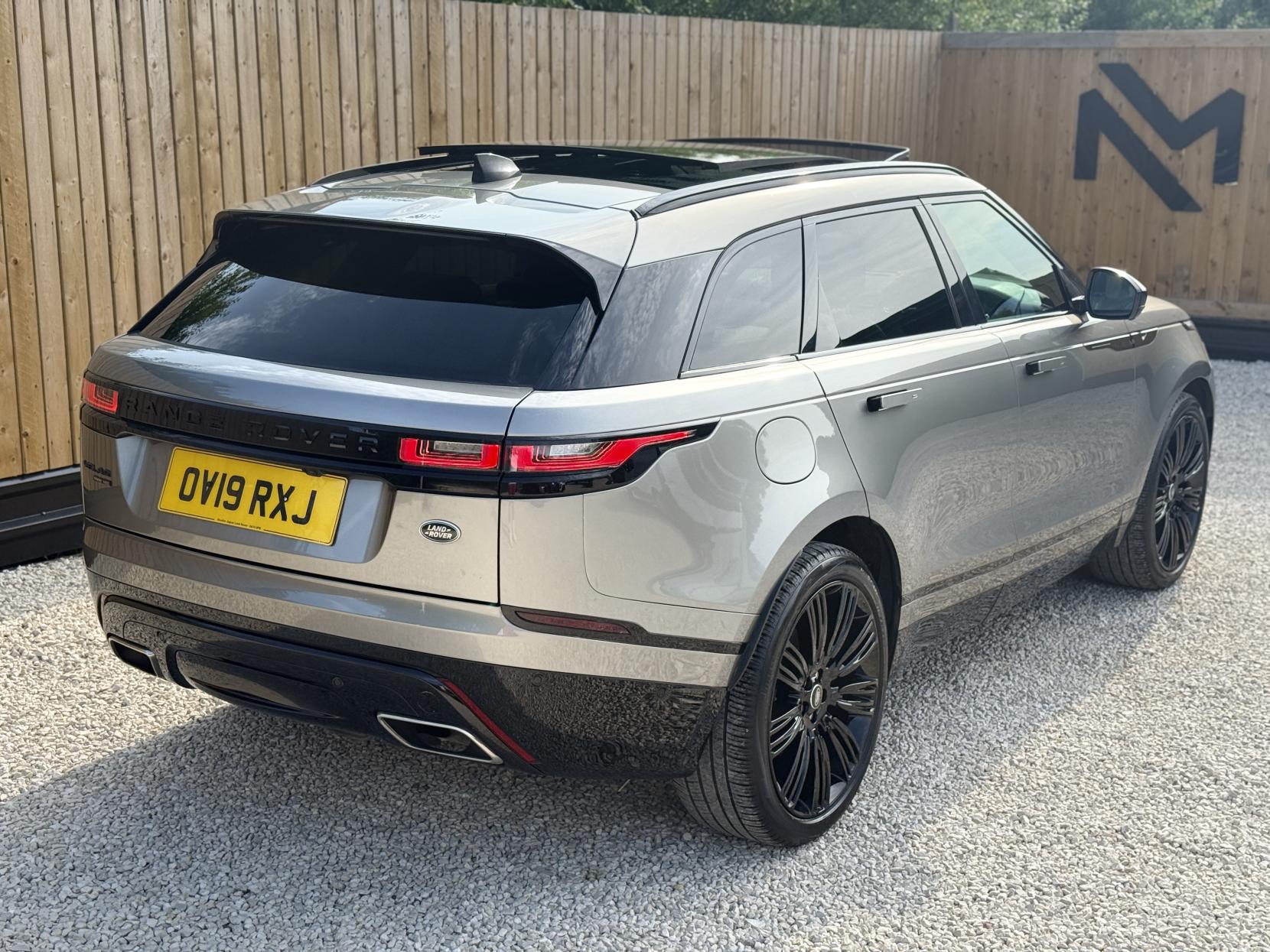Land Rover Range Rover Velar 3.0 D300 R-Dynamic HSE SUV 5dr Diesel Auto 4WD Euro 6 (s/s) (300 ps)