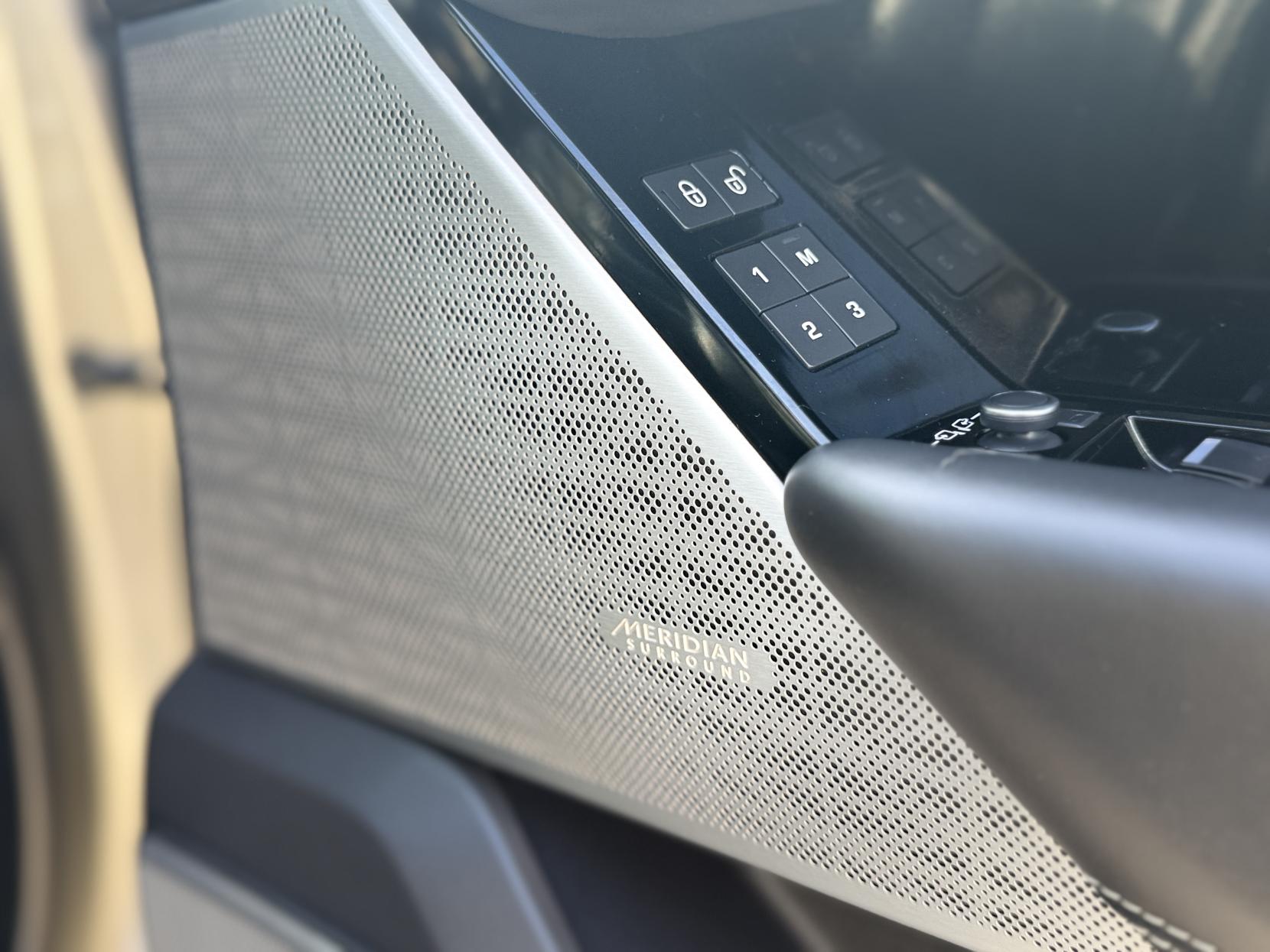 Land Rover Range Rover Velar 3.0 D300 R-Dynamic HSE SUV 5dr Diesel Auto 4WD Euro 6 (s/s) (300 ps)
