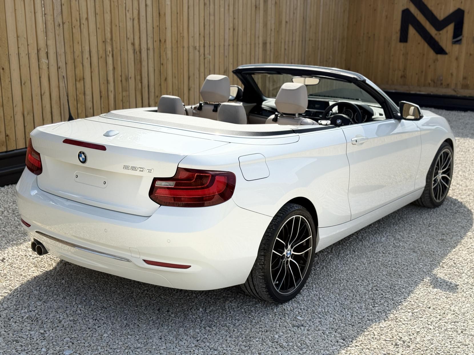 BMW 2 Series 2.0 220d Luxury Convertible 2dr Diesel Auto Euro 6 (s/s) (190 ps)