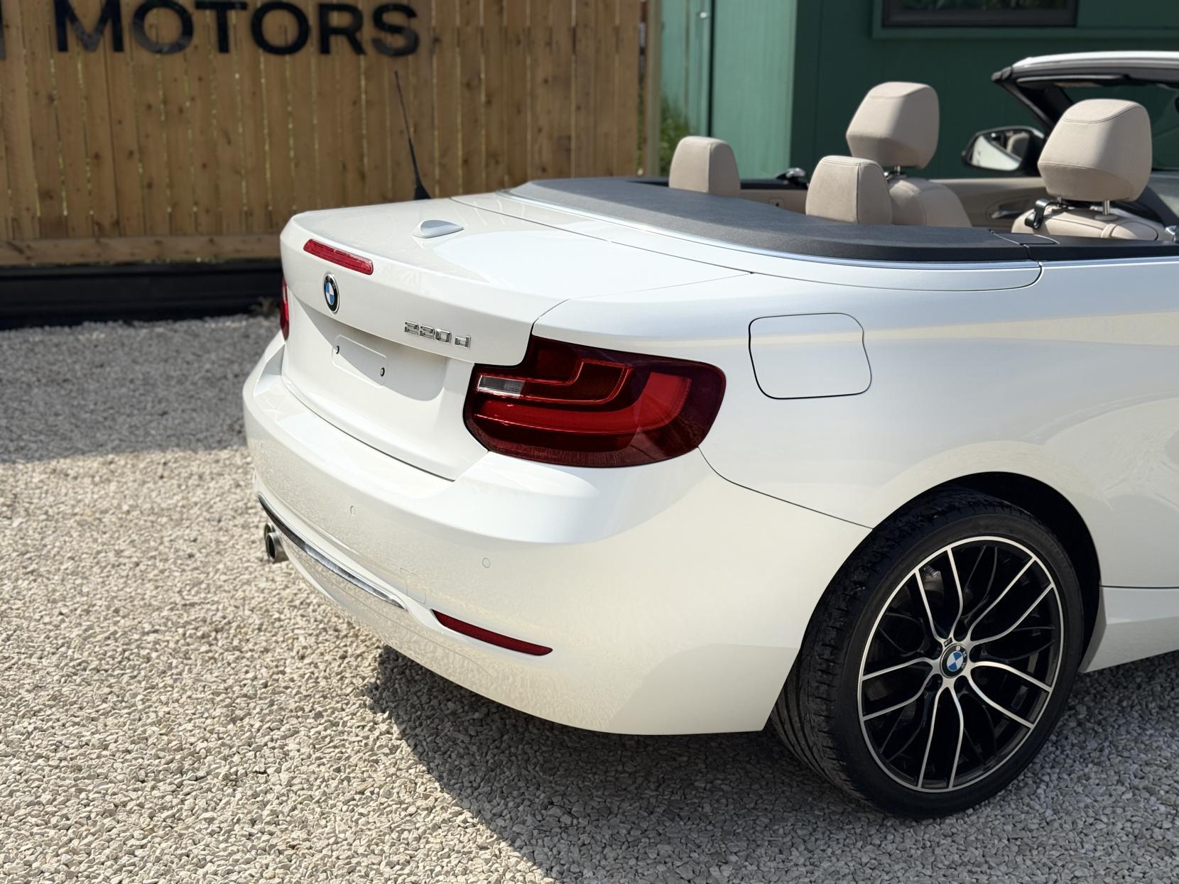 BMW 2 Series 2.0 220d Luxury Convertible 2dr Diesel Auto Euro 6 (s/s) (190 ps)