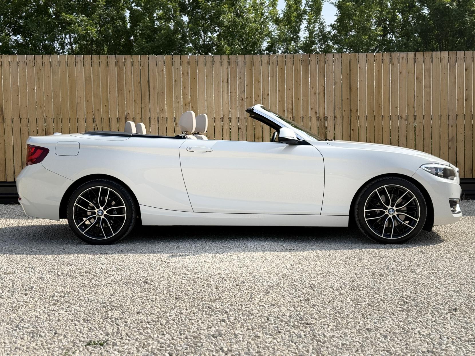 BMW 2 Series 2.0 220d Luxury Convertible 2dr Diesel Auto Euro 6 (s/s) (190 ps)