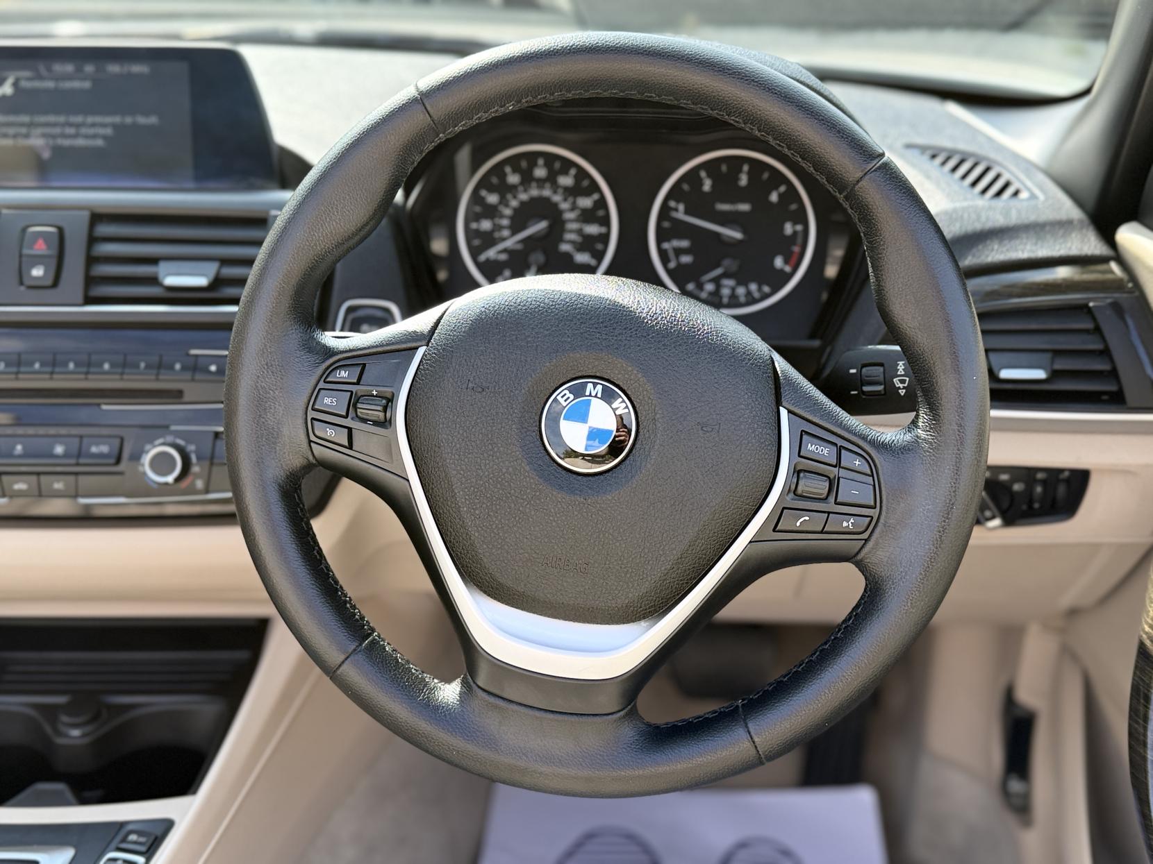 BMW 2 Series 2.0 220d Luxury Convertible 2dr Diesel Auto Euro 6 (s/s) (190 ps)