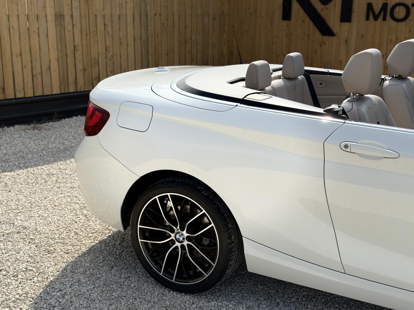 BMW 2 Series 2.0 220d Luxury Convertible 2dr Diesel Auto Euro 6 (s/s) (190 ps)