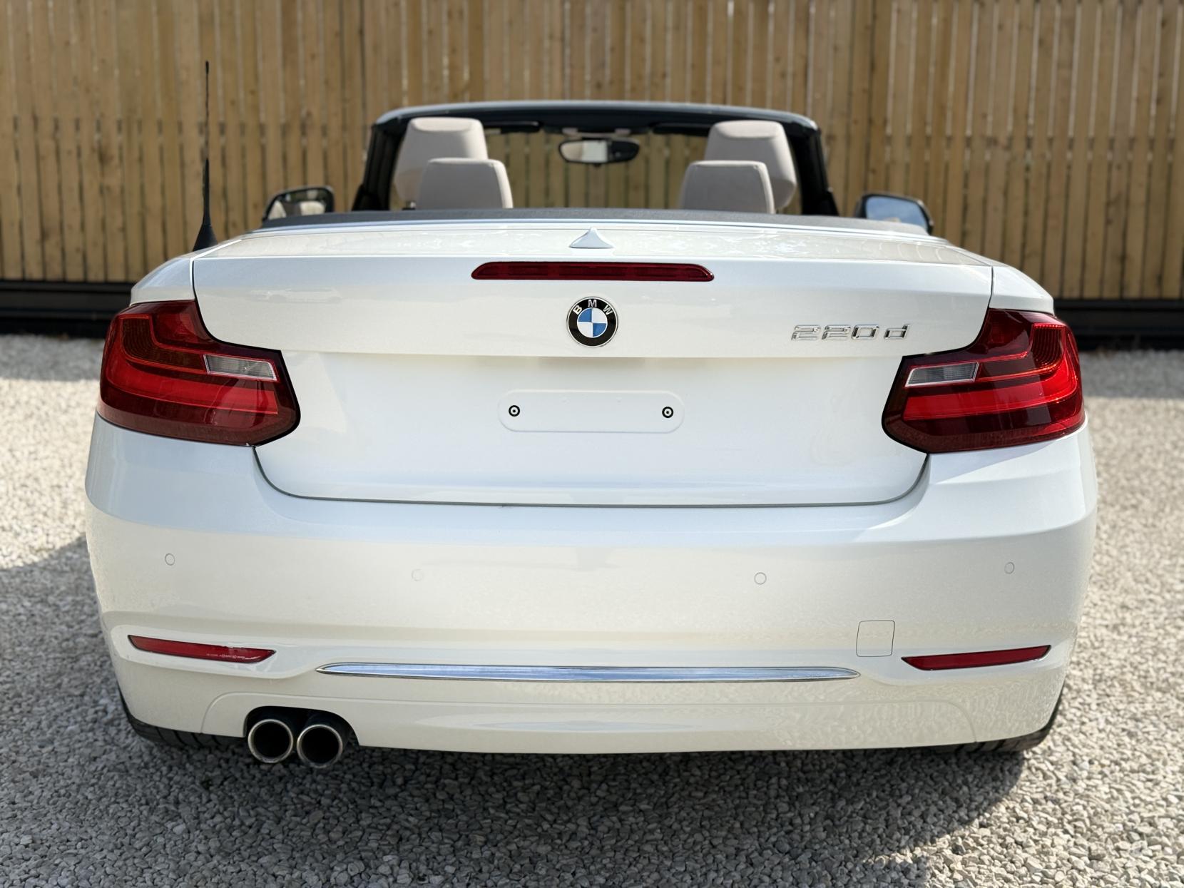 BMW 2 Series 2.0 220d Luxury Convertible 2dr Diesel Auto Euro 6 (s/s) (190 ps)
