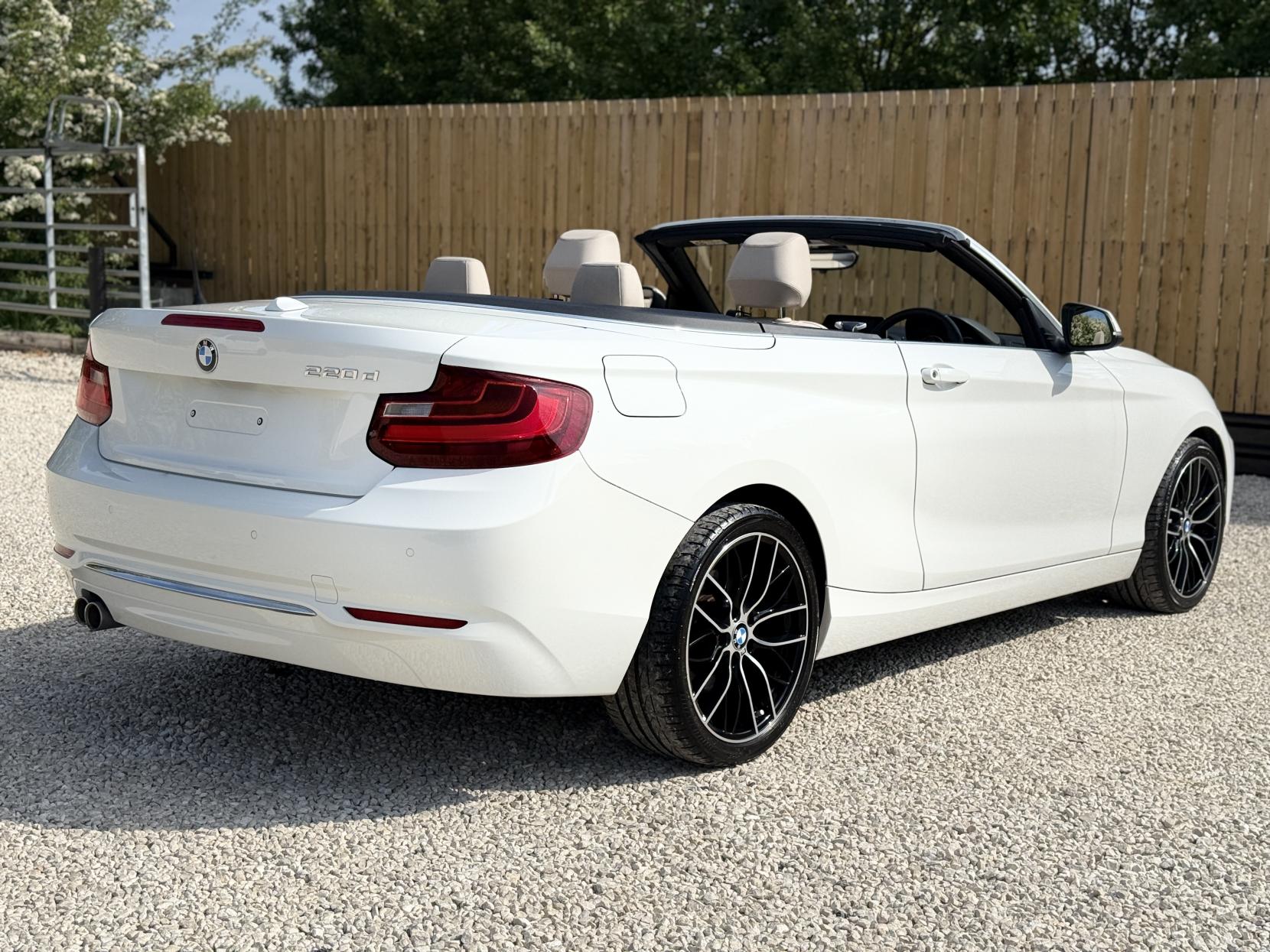 BMW 2 Series 2.0 220d Luxury Convertible 2dr Diesel Auto Euro 6 (s/s) (190 ps)