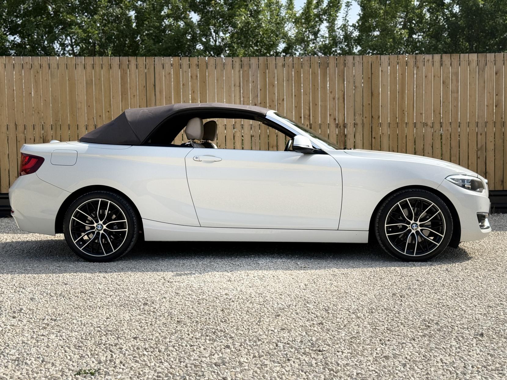 BMW 2 Series 2.0 220d Luxury Convertible 2dr Diesel Auto Euro 6 (s/s) (190 ps)