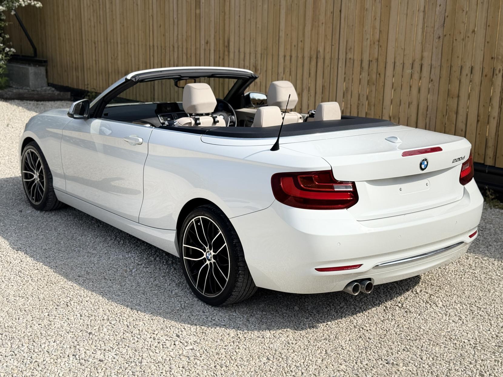 BMW 2 Series 2.0 220d Luxury Convertible 2dr Diesel Auto Euro 6 (s/s) (190 ps)