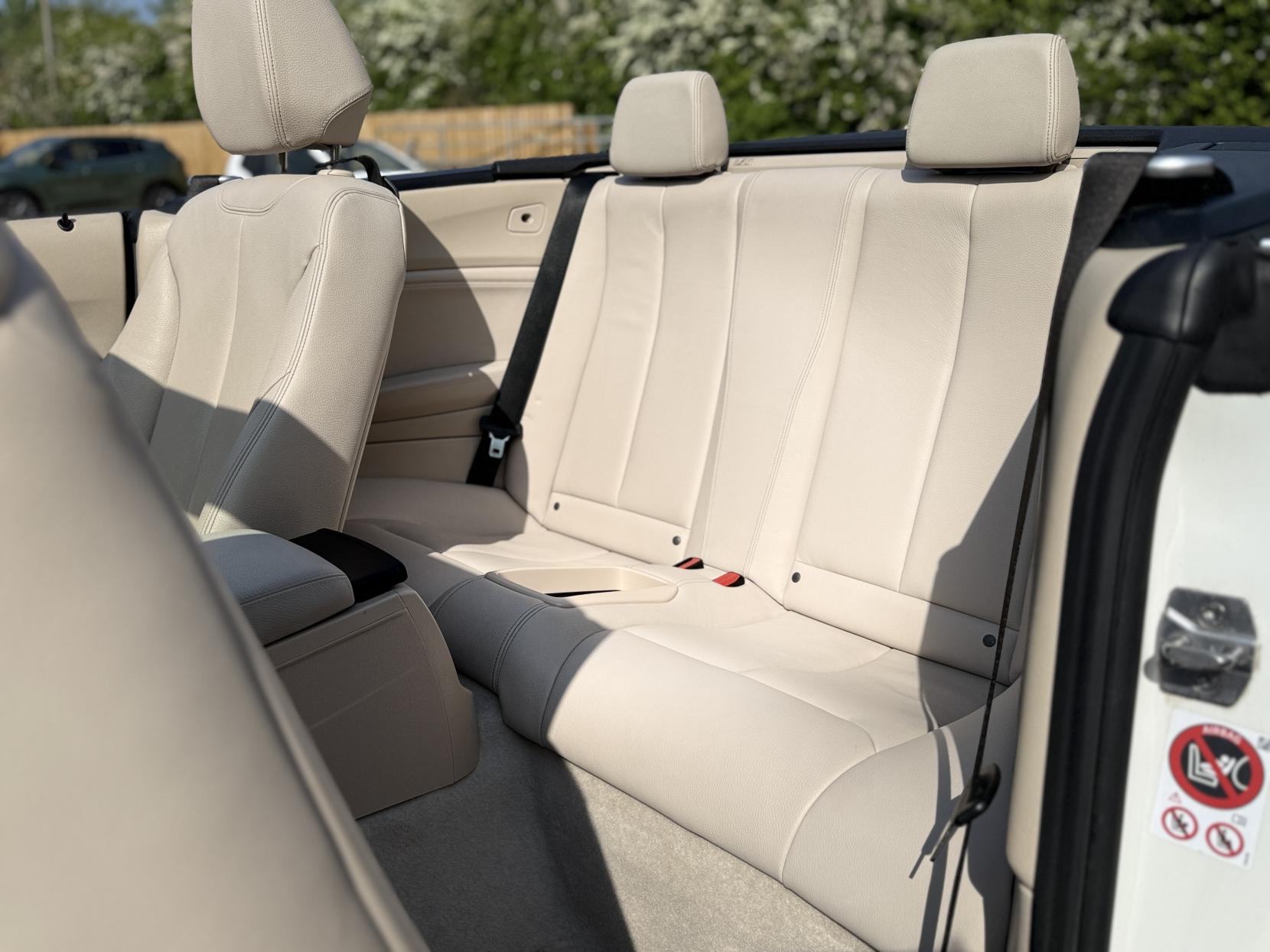 BMW 2 Series 2.0 220d Luxury Convertible 2dr Diesel Auto Euro 6 (s/s) (190 ps)