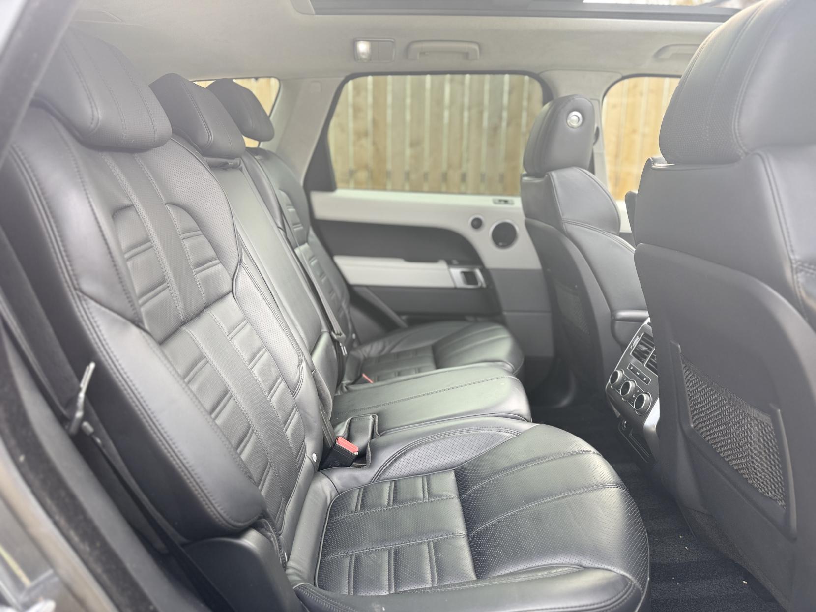 Land Rover Range Rover Sport 3.0 SD V6 Autobiography Dynamic SUV 5dr Diesel Auto 4WD Euro 6 (s/s) (306 ps)