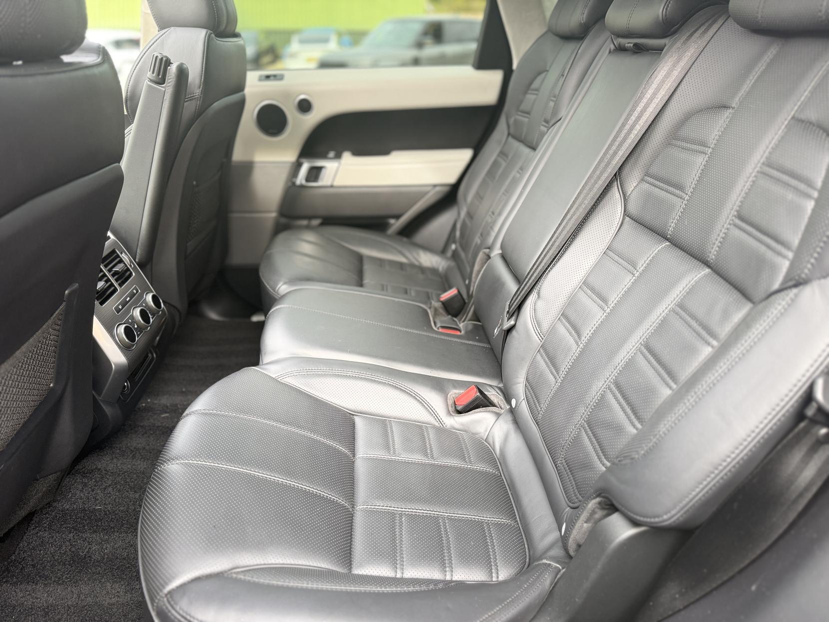 Land Rover Range Rover Sport 3.0 SD V6 Autobiography Dynamic SUV 5dr Diesel Auto 4WD Euro 6 (s/s) (306 ps)