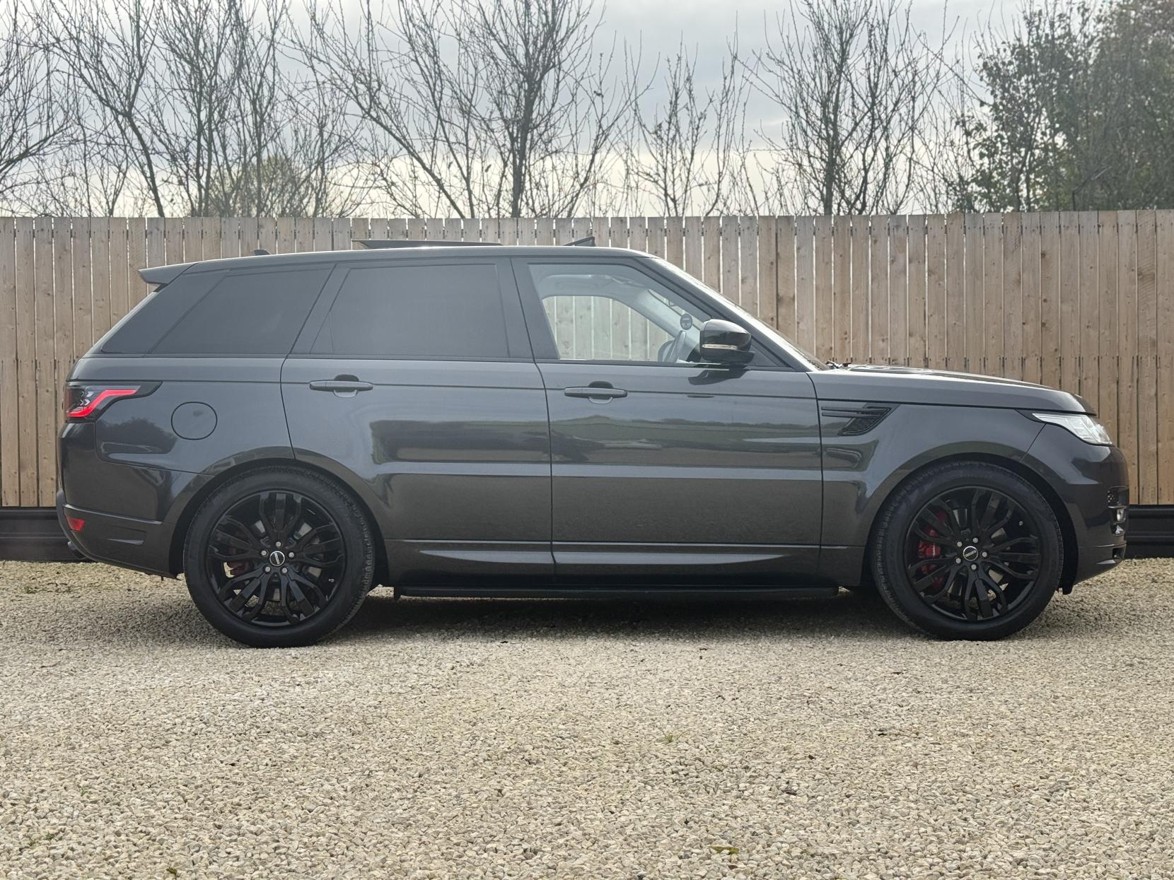 Land Rover Range Rover Sport 3.0 SD V6 Autobiography Dynamic SUV 5dr Diesel Auto 4WD Euro 6 (s/s) (306 ps)