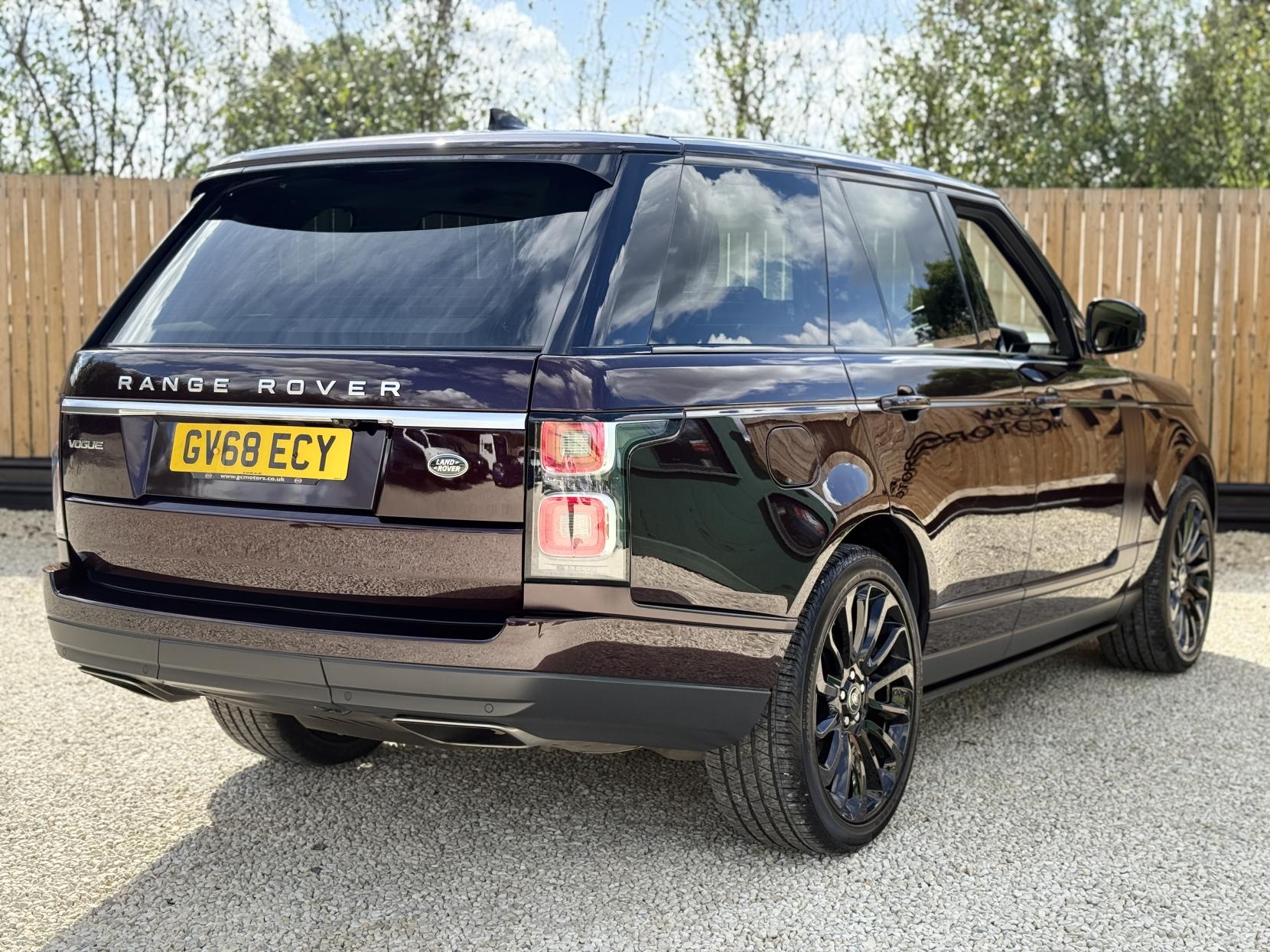 Land Rover Range Rover 3.0 SD V6 Vogue SUV 5dr Diesel Auto 4WD Euro 6 (s/s) (275 ps)