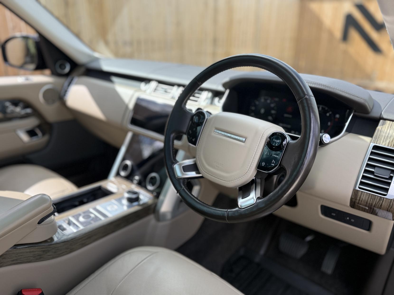 Land Rover Range Rover 3.0 SD V6 Vogue SUV 5dr Diesel Auto 4WD Euro 6 (s/s) (275 ps)