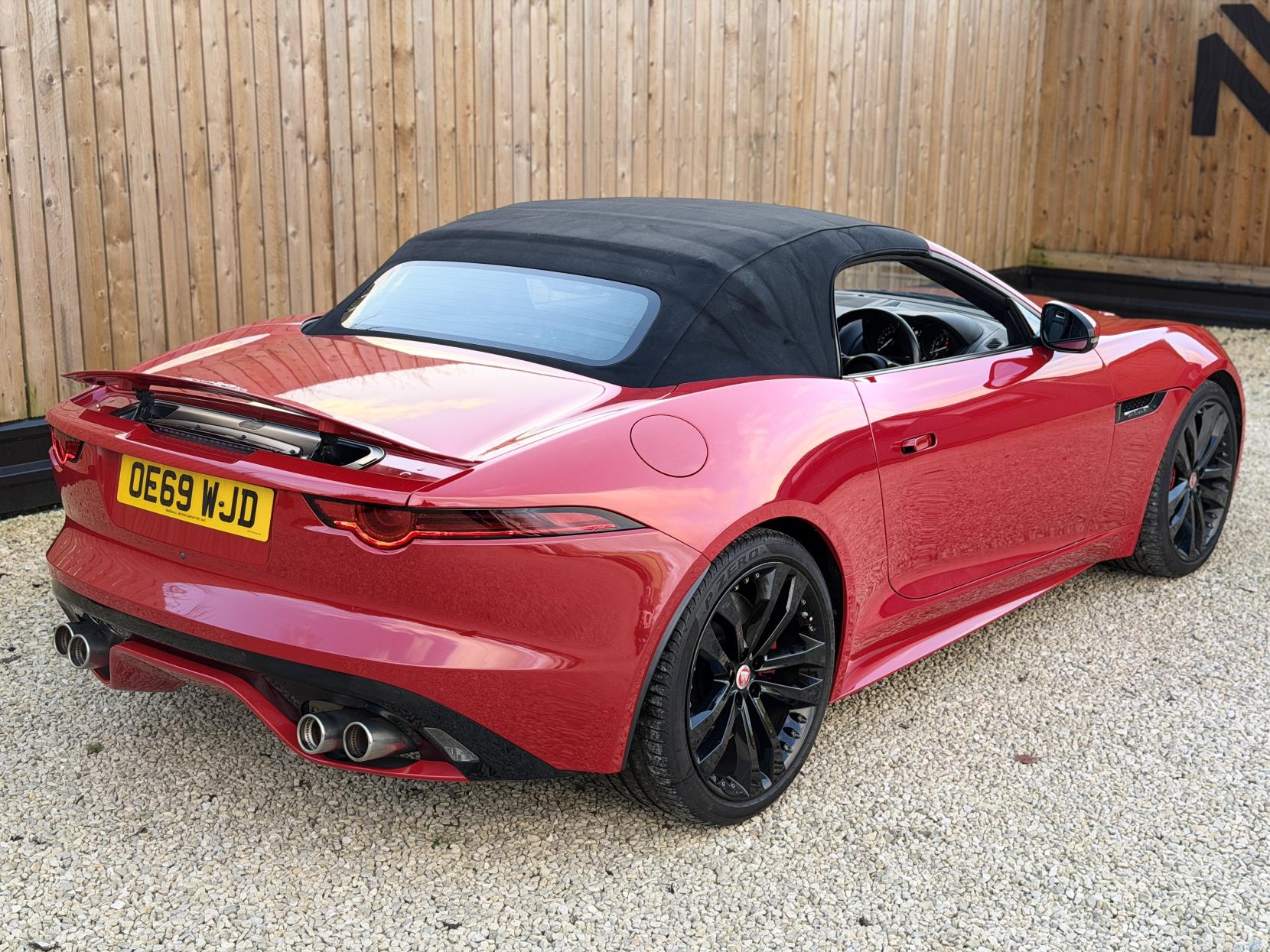 Jaguar F-Type 5.0 V8 R Convertible 2dr Petrol Auto AWD Euro 6 (s/s) (575 ps)
