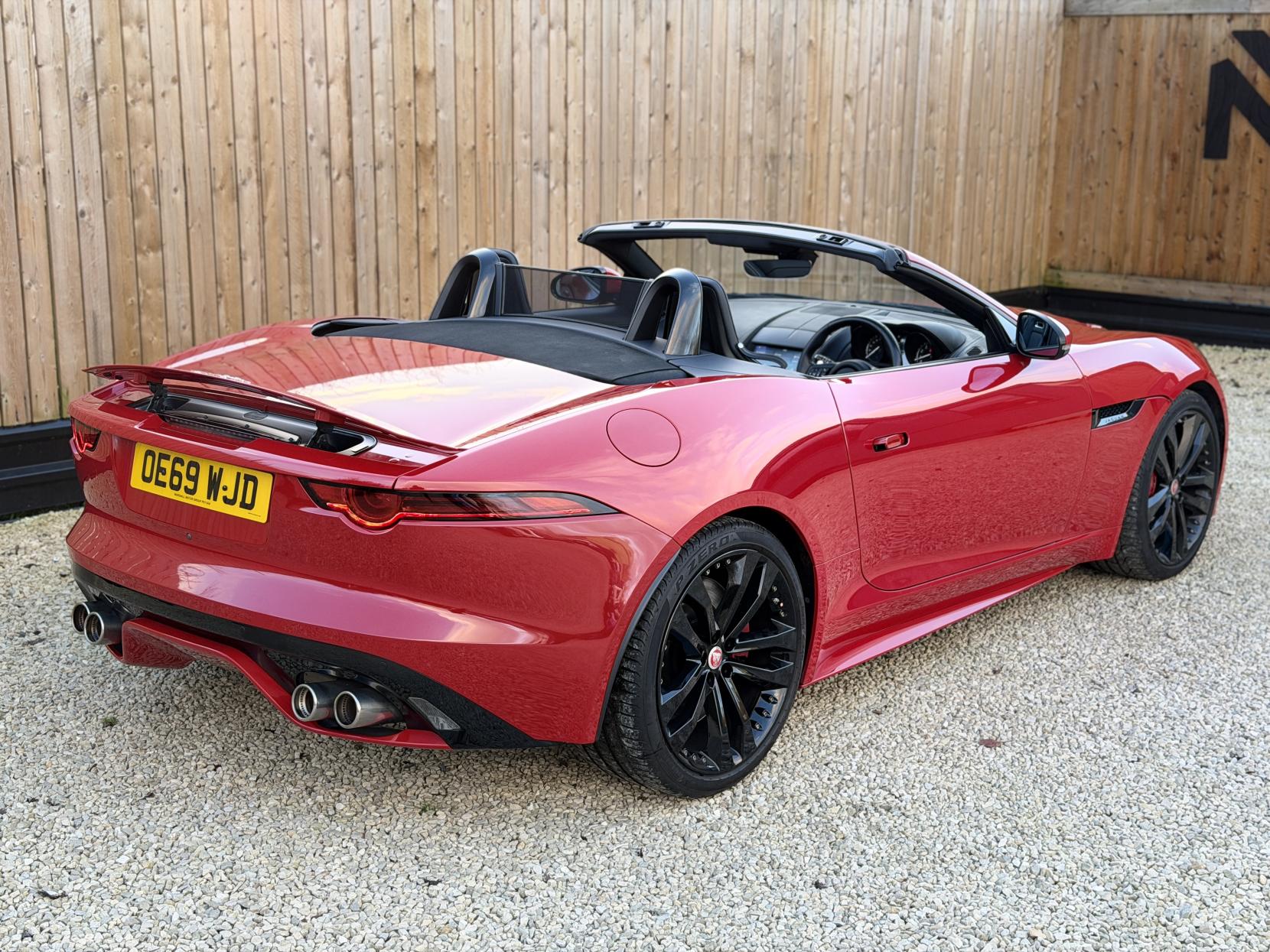 Jaguar F-Type 5.0 V8 R Convertible 2dr Petrol Auto AWD Euro 6 (s/s) (575 ps)