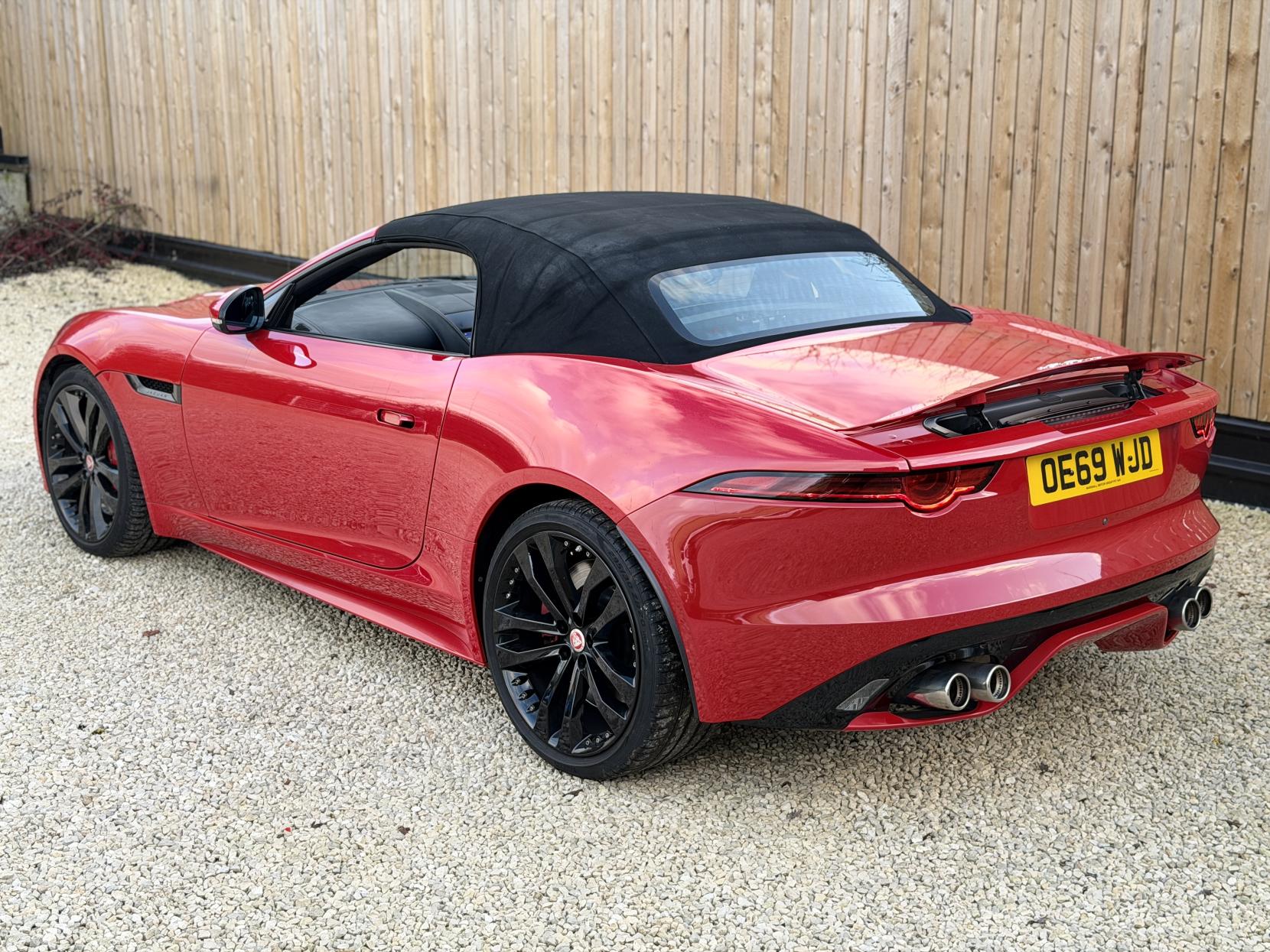 Jaguar F-Type 5.0 V8 R Convertible 2dr Petrol Auto AWD Euro 6 (s/s) (575 ps)