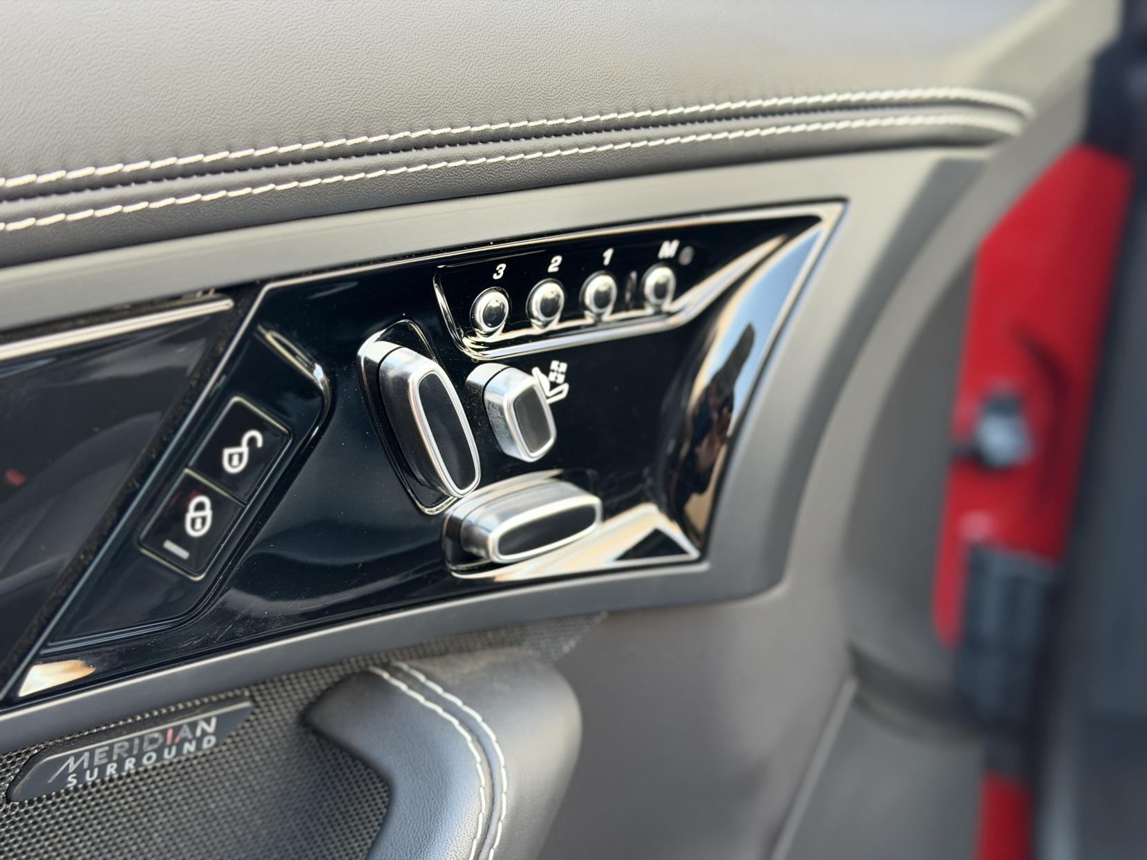 Jaguar F-Type 5.0 V8 R Convertible 2dr Petrol Auto AWD Euro 6 (s/s) (575 ps)