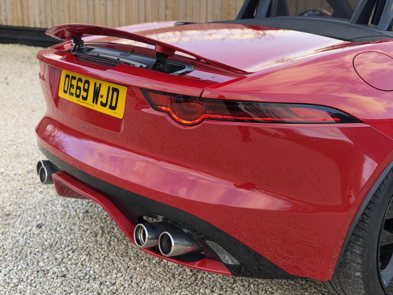 Jaguar F-Type 5.0 V8 R Convertible 2dr Petrol Auto AWD Euro 6 (s/s) (575 ps)