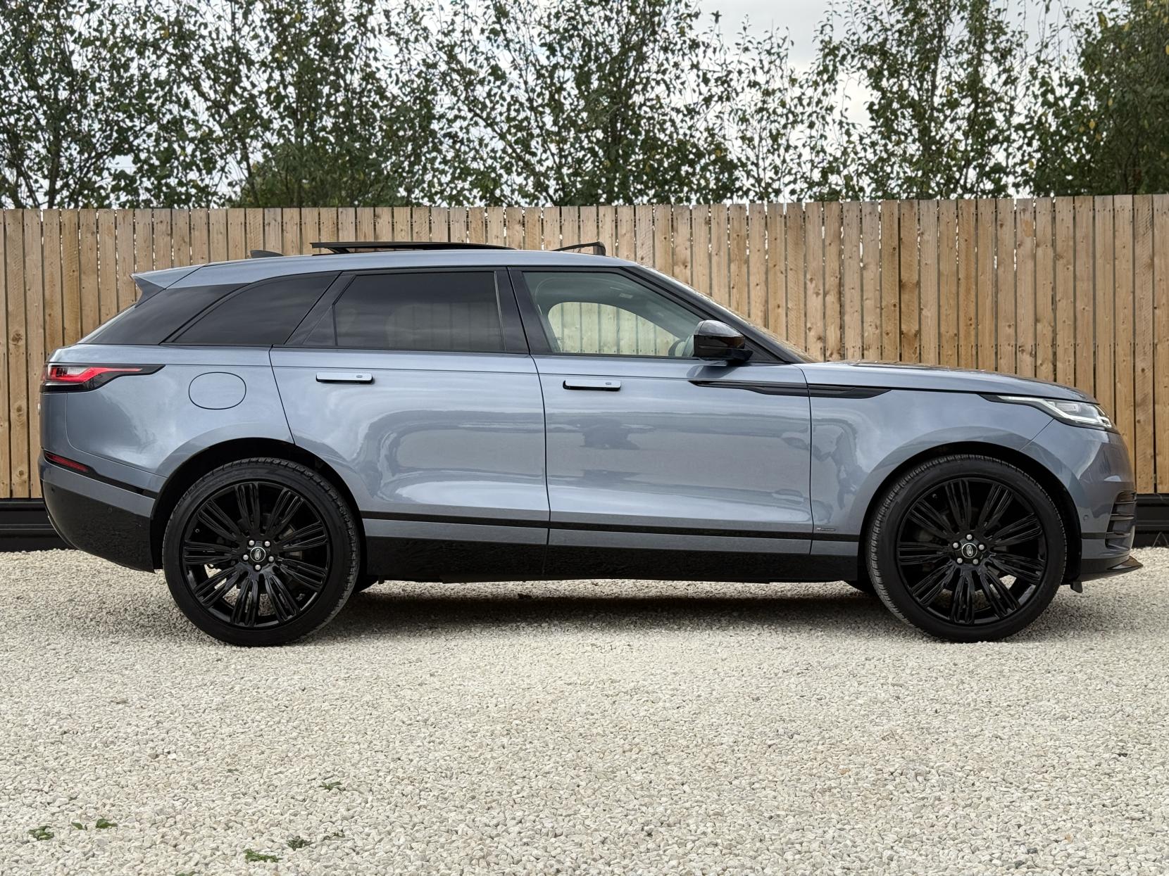 Land Rover Range Rover Velar 3.0 D300 R-Dynamic HSE SUV 5dr Diesel Auto 4WD Euro 6 (s/s) (300 ps)