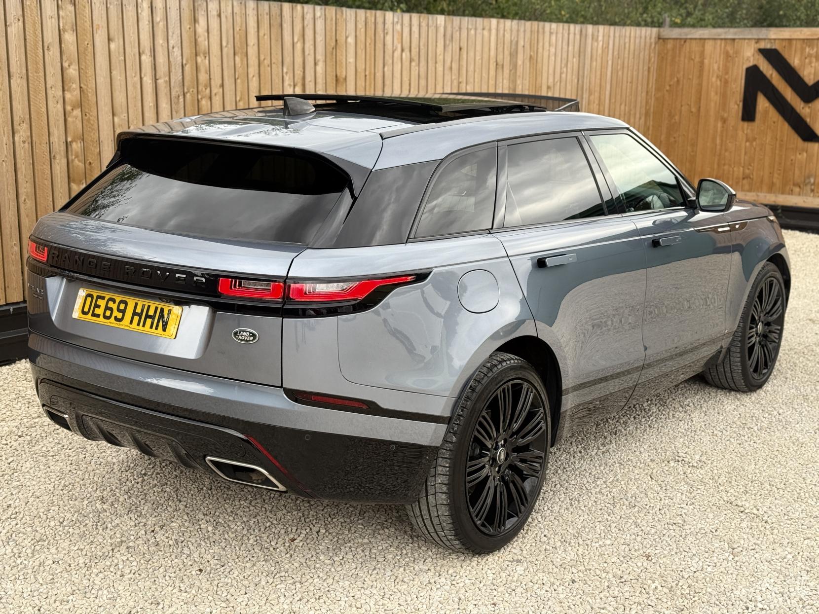 Land Rover Range Rover Velar 3.0 D300 R-Dynamic HSE SUV 5dr Diesel Auto 4WD Euro 6 (s/s) (300 ps)