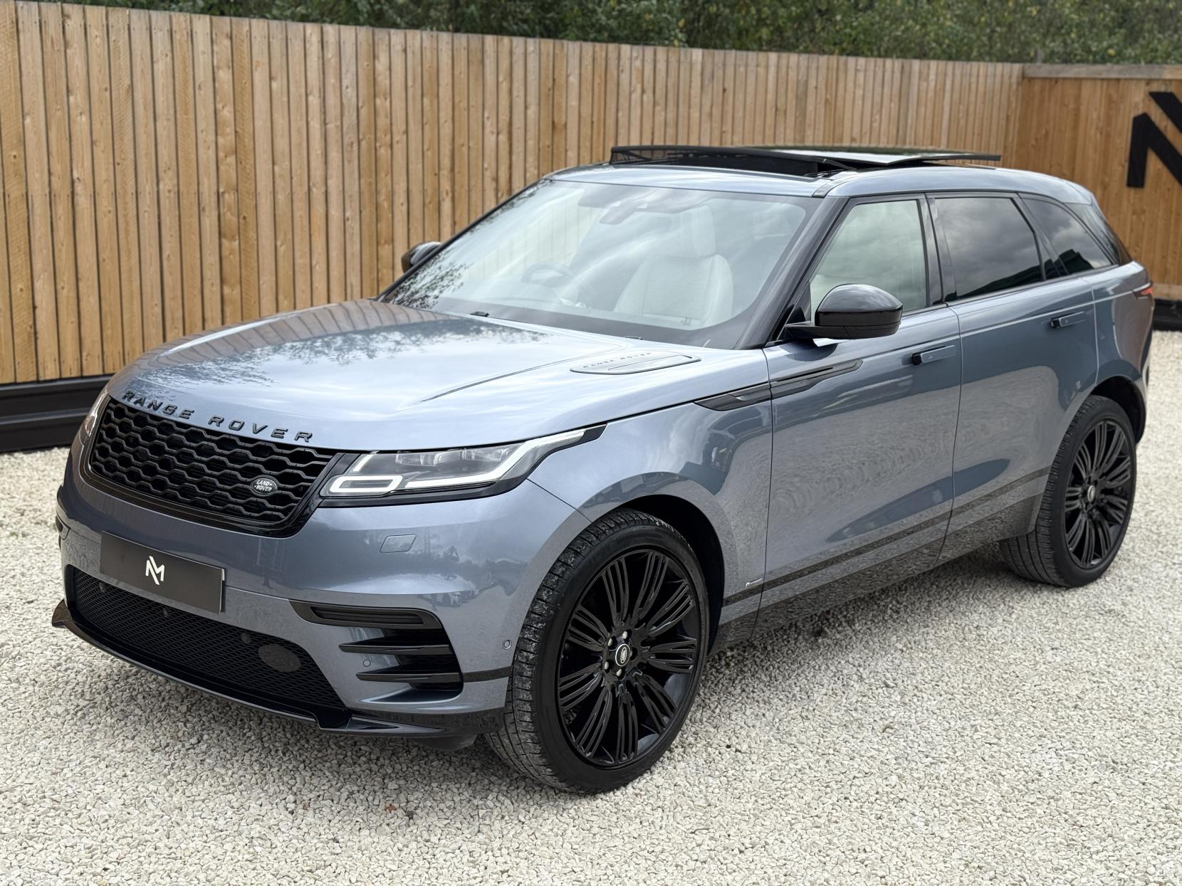 Land Rover Range Rover Velar 3.0 D300 R-Dynamic HSE SUV 5dr Diesel Auto 4WD Euro 6 (s/s) (300 ps)
