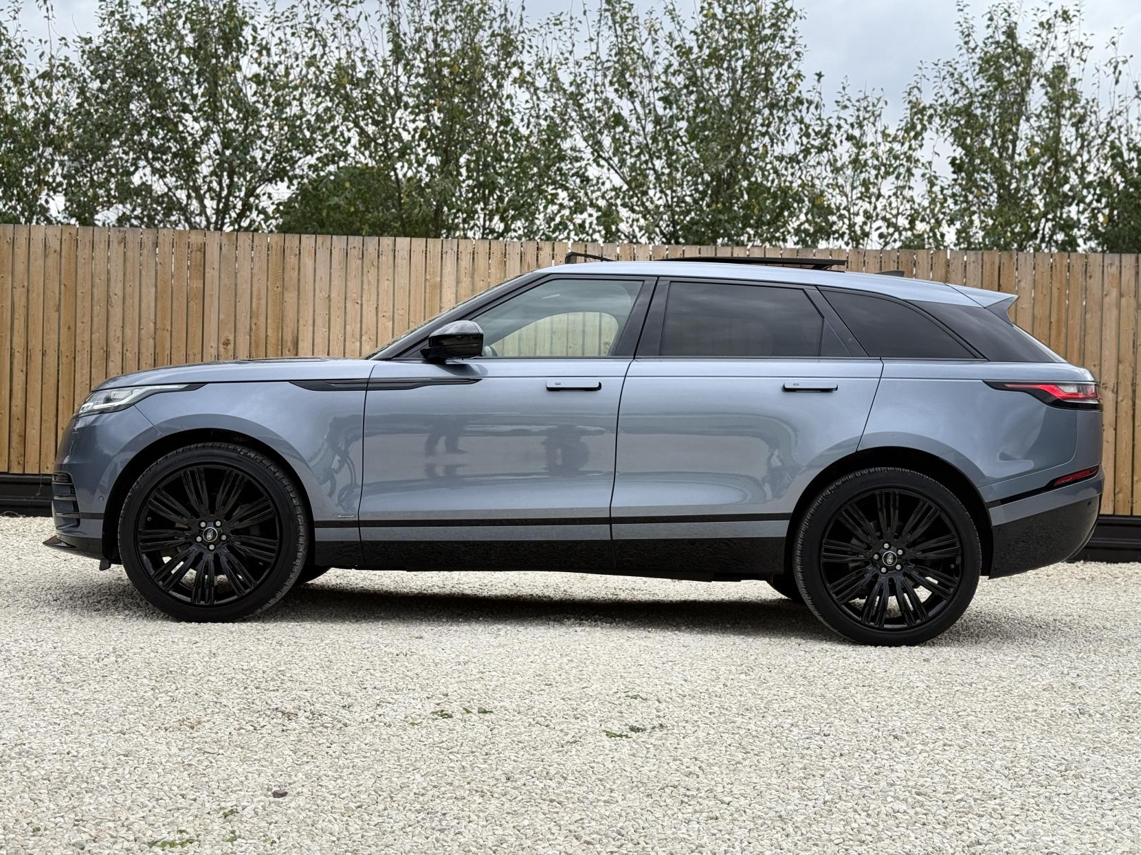 Land Rover Range Rover Velar 3.0 D300 R-Dynamic HSE SUV 5dr Diesel Auto 4WD Euro 6 (s/s) (300 ps)