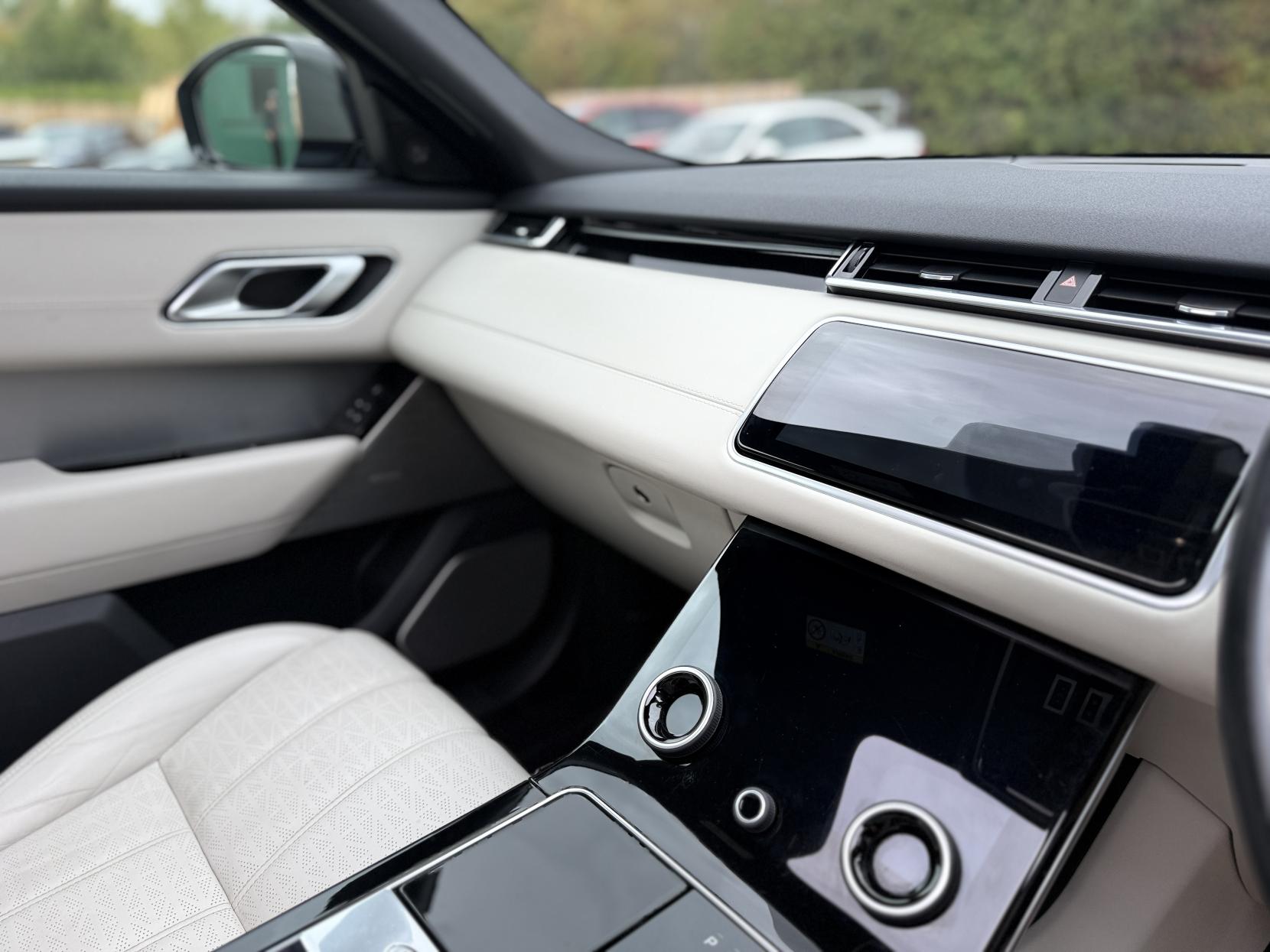 Land Rover Range Rover Velar 3.0 D300 R-Dynamic HSE SUV 5dr Diesel Auto 4WD Euro 6 (s/s) (300 ps)