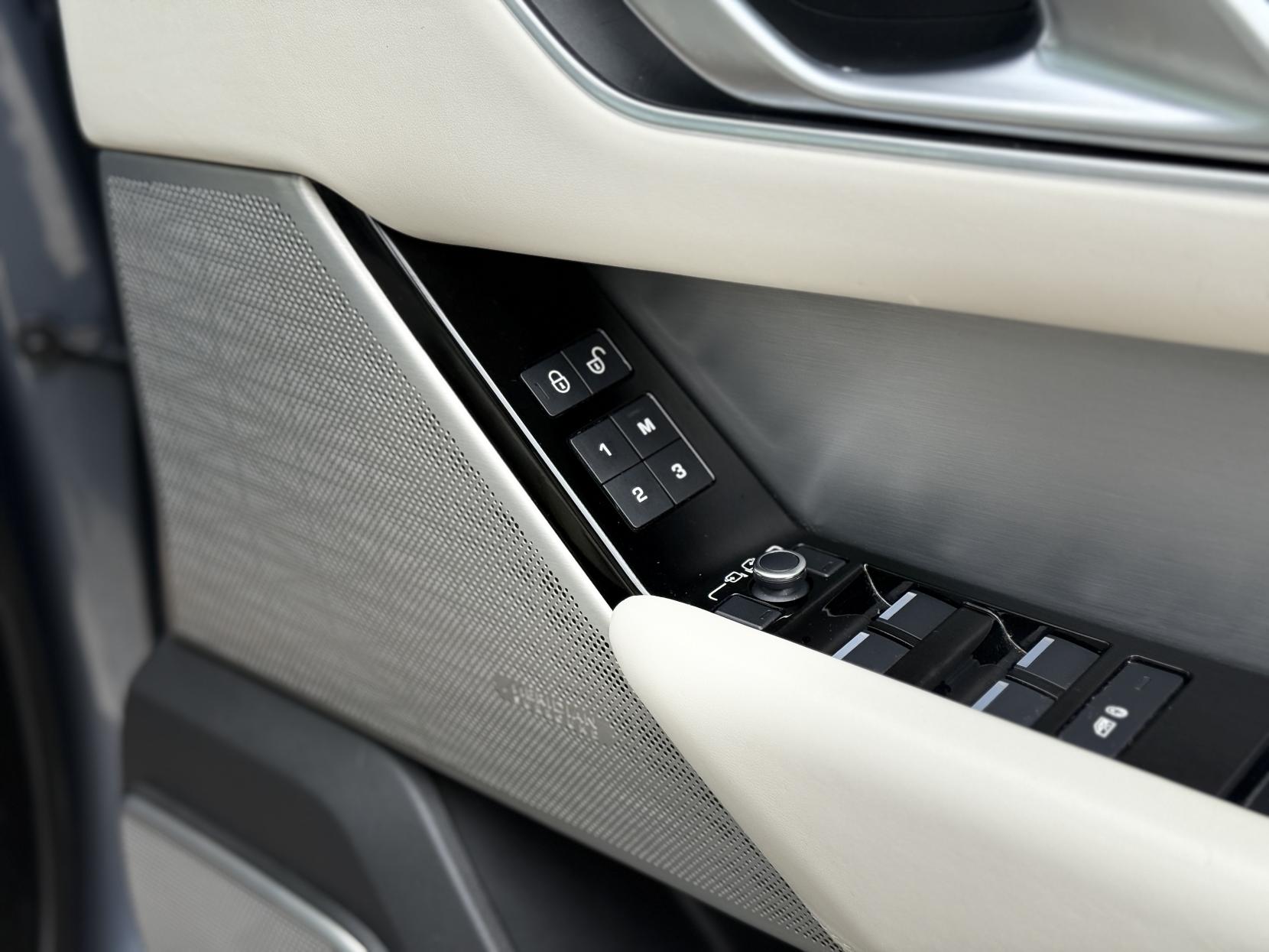 Land Rover Range Rover Velar 3.0 D300 R-Dynamic HSE SUV 5dr Diesel Auto 4WD Euro 6 (s/s) (300 ps)