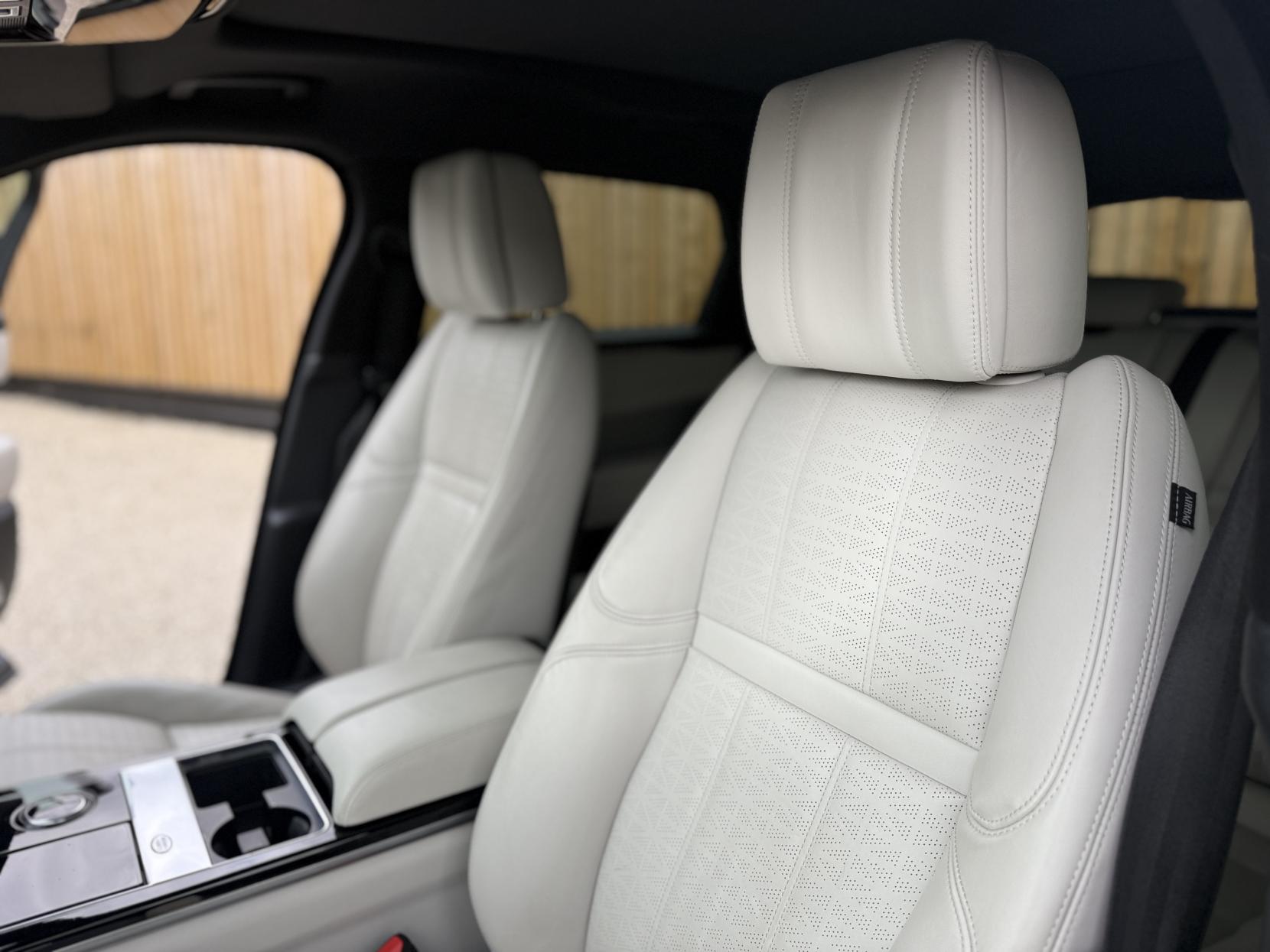 Land Rover Range Rover Velar 3.0 D300 R-Dynamic HSE SUV 5dr Diesel Auto 4WD Euro 6 (s/s) (300 ps)