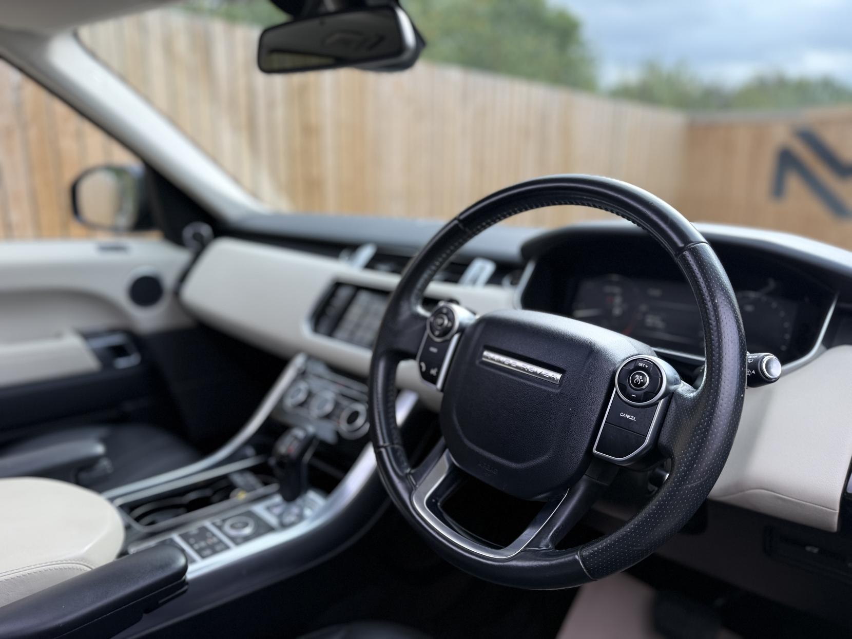 Land Rover Range Rover Sport 3.0 SD V6 HSE SUV 5dr Diesel Auto 4WD Euro 5 (s/s) (292 ps)