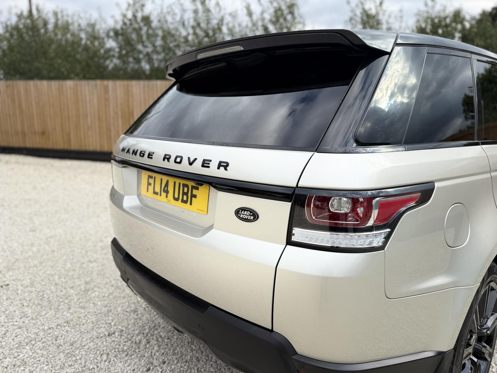 Land Rover Range Rover Sport 3.0 SD V6 HSE SUV 5dr Diesel Auto 4WD Euro 5 (s/s) (292 ps)