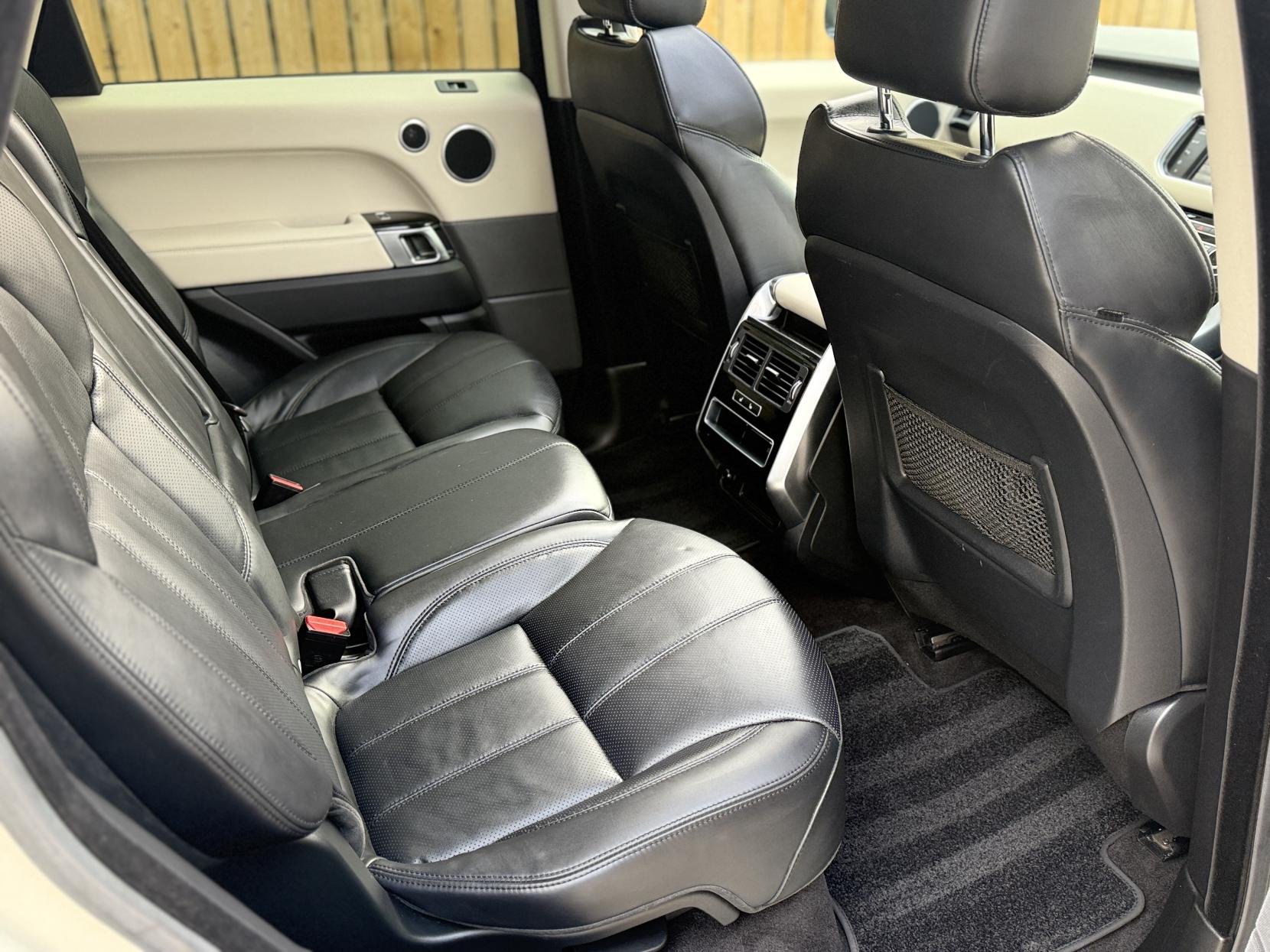 Land Rover Range Rover Sport 3.0 SD V6 HSE SUV 5dr Diesel Auto 4WD Euro 5 (s/s) (292 ps)