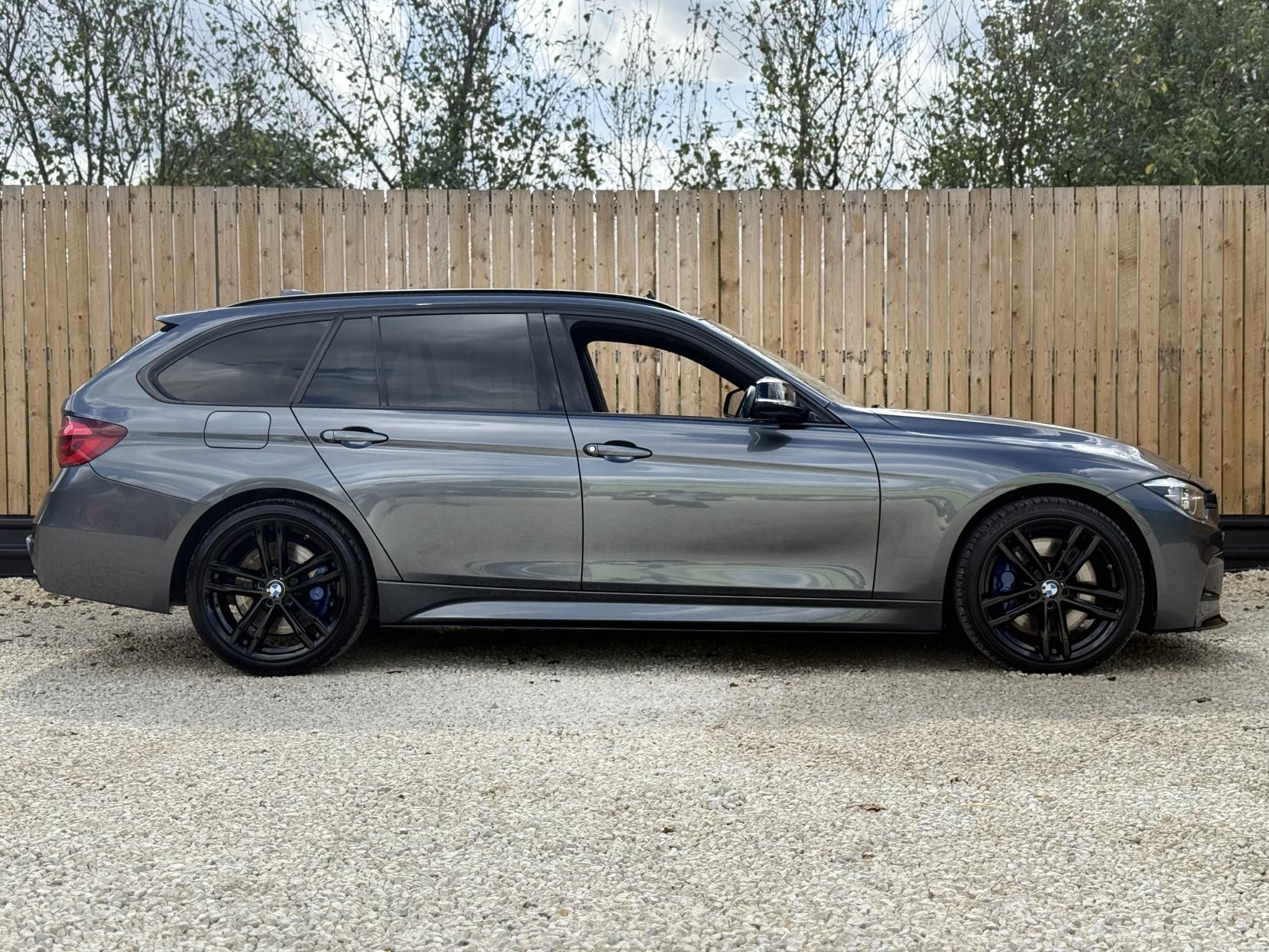 BMW 3 Series 3.0 335d M Sport Shadow Edition Touring 5dr Diesel Auto xDrive Euro 6 (s/s) (313 ps)