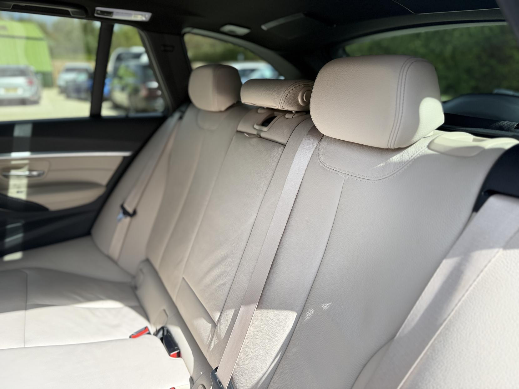 BMW 3 Series 3.0 335d M Sport Shadow Edition Touring 5dr Diesel Auto xDrive Euro 6 (s/s) (313 ps)