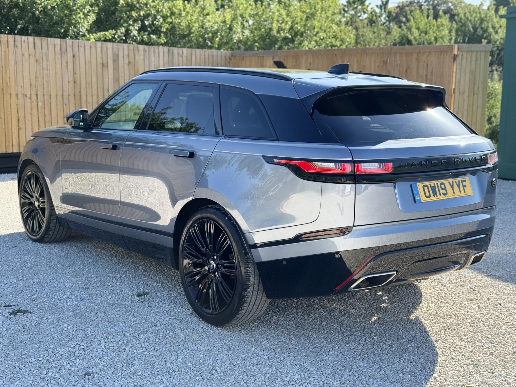 Land Rover Range Rover Velar 3.0 D300 R-Dynamic HSE SUV 5dr Diesel Auto 4WD Euro 6 (s/s) (300 ps)