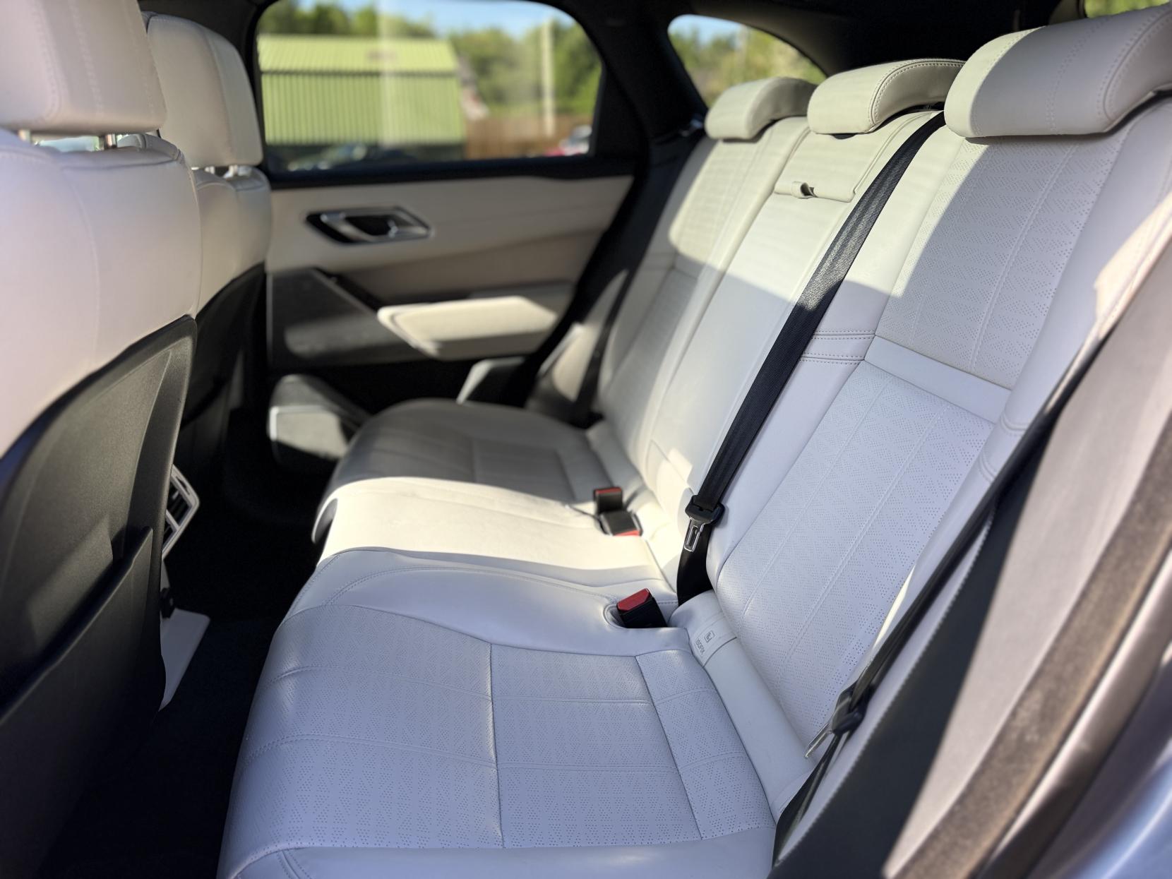 Land Rover Range Rover Velar 3.0 D300 R-Dynamic HSE SUV 5dr Diesel Auto 4WD Euro 6 (s/s) (300 ps)